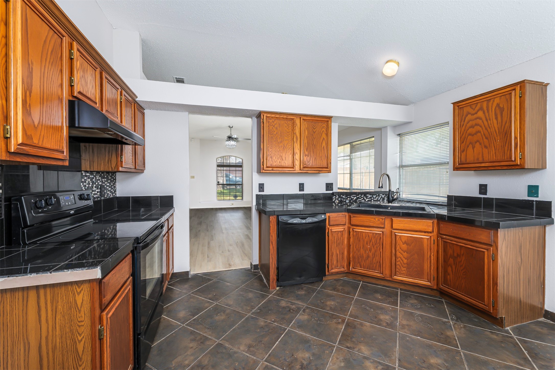 709 Raywood Drive Grand Prairie TX 75052