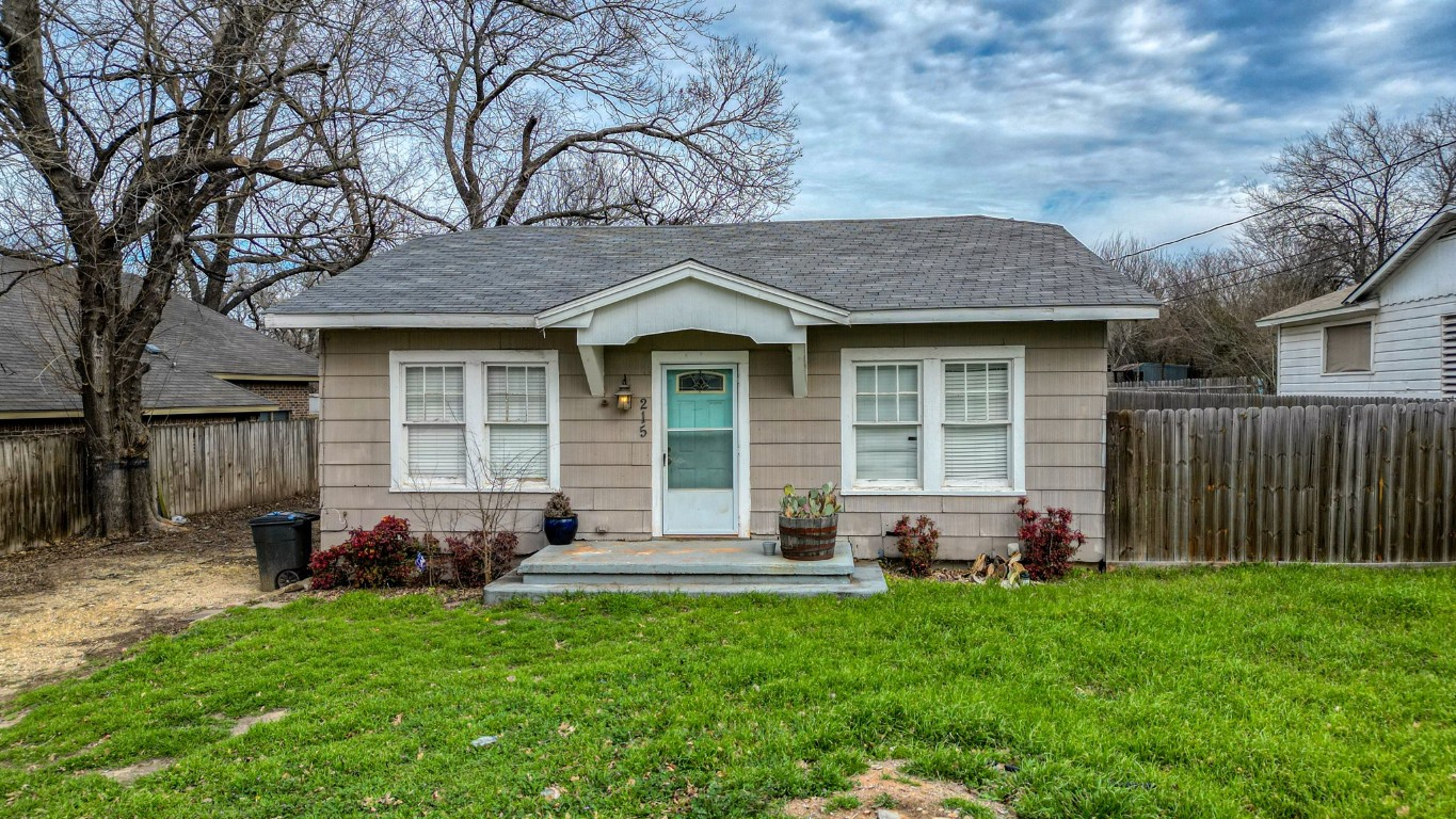215 E 3rd Street Weatherford TX 76086