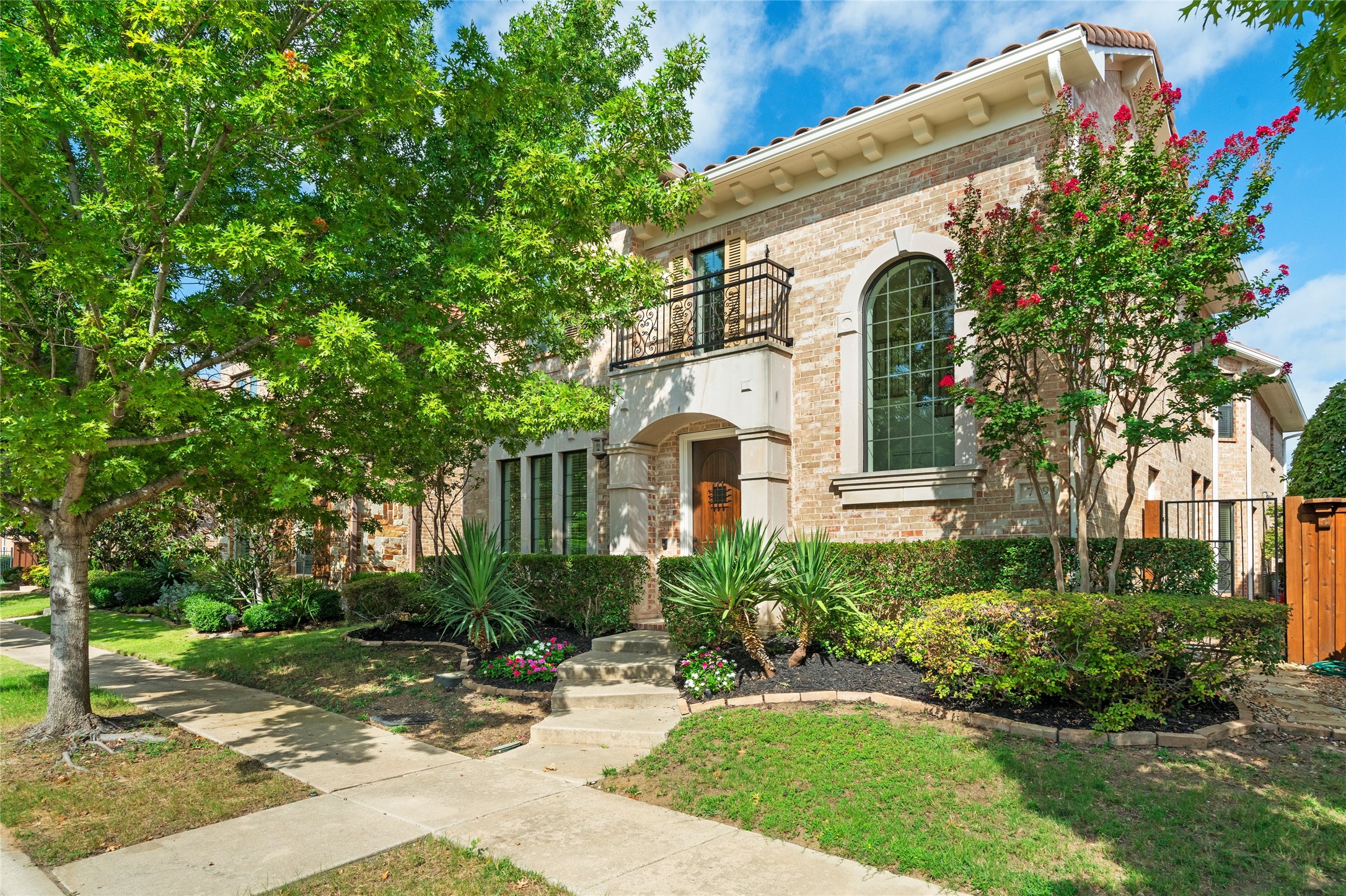 719 Laguna Irving TX 75039
