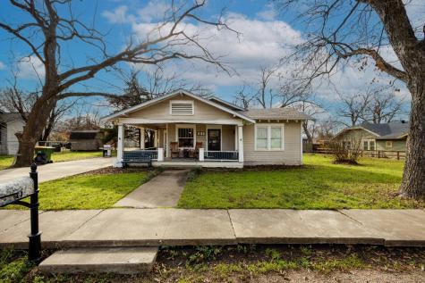 304 E Mcfarland Street Grandview TX 76050