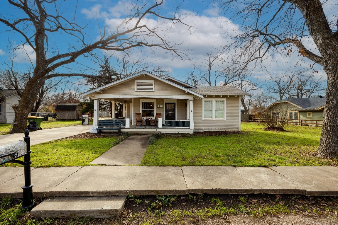304 E Mcfarland Street Grandview TX 76050