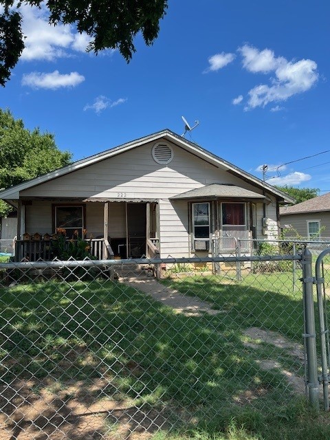 222 Cleveland Street Cleburne TX 76031