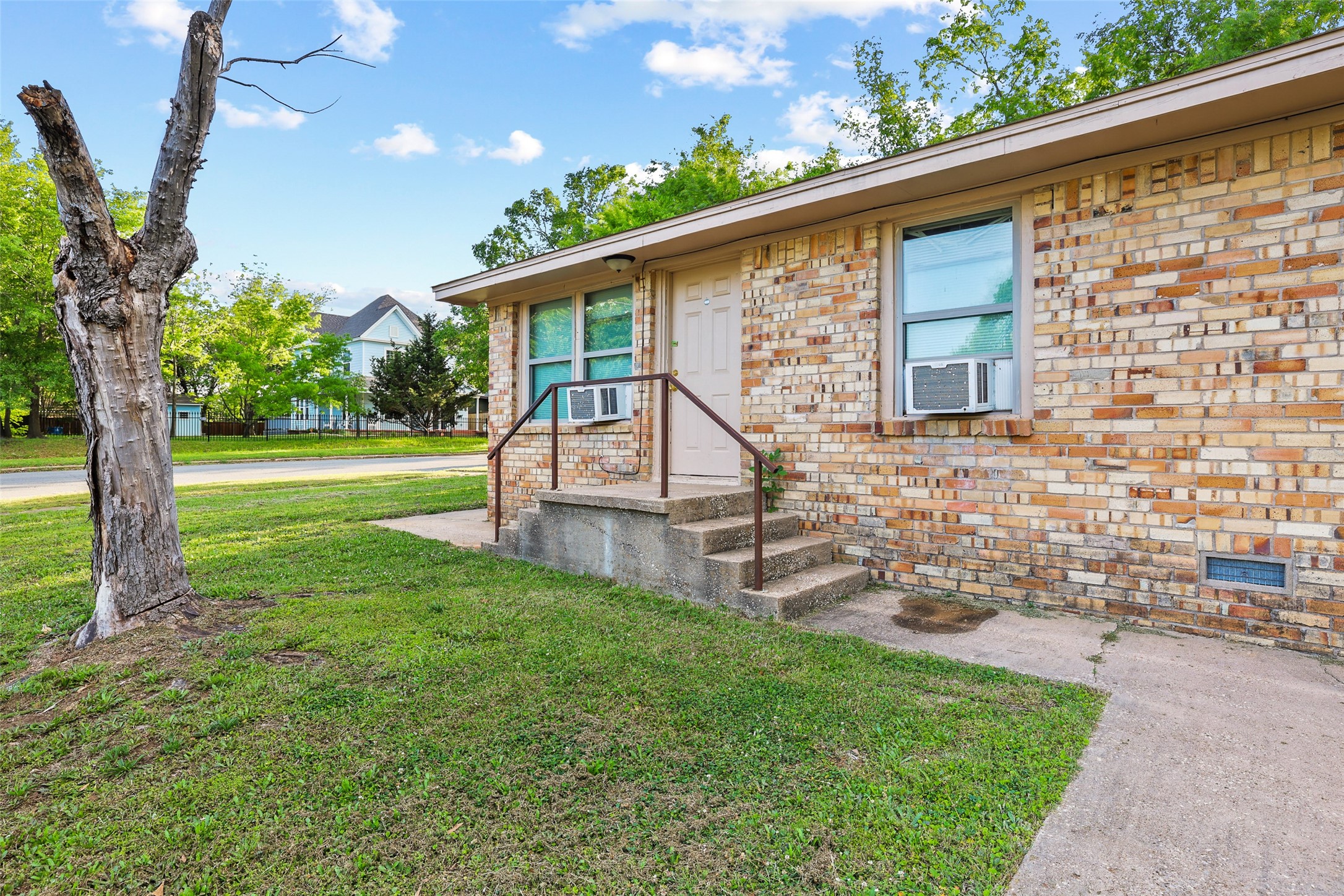 701 W Hull Street Denison TX 75020