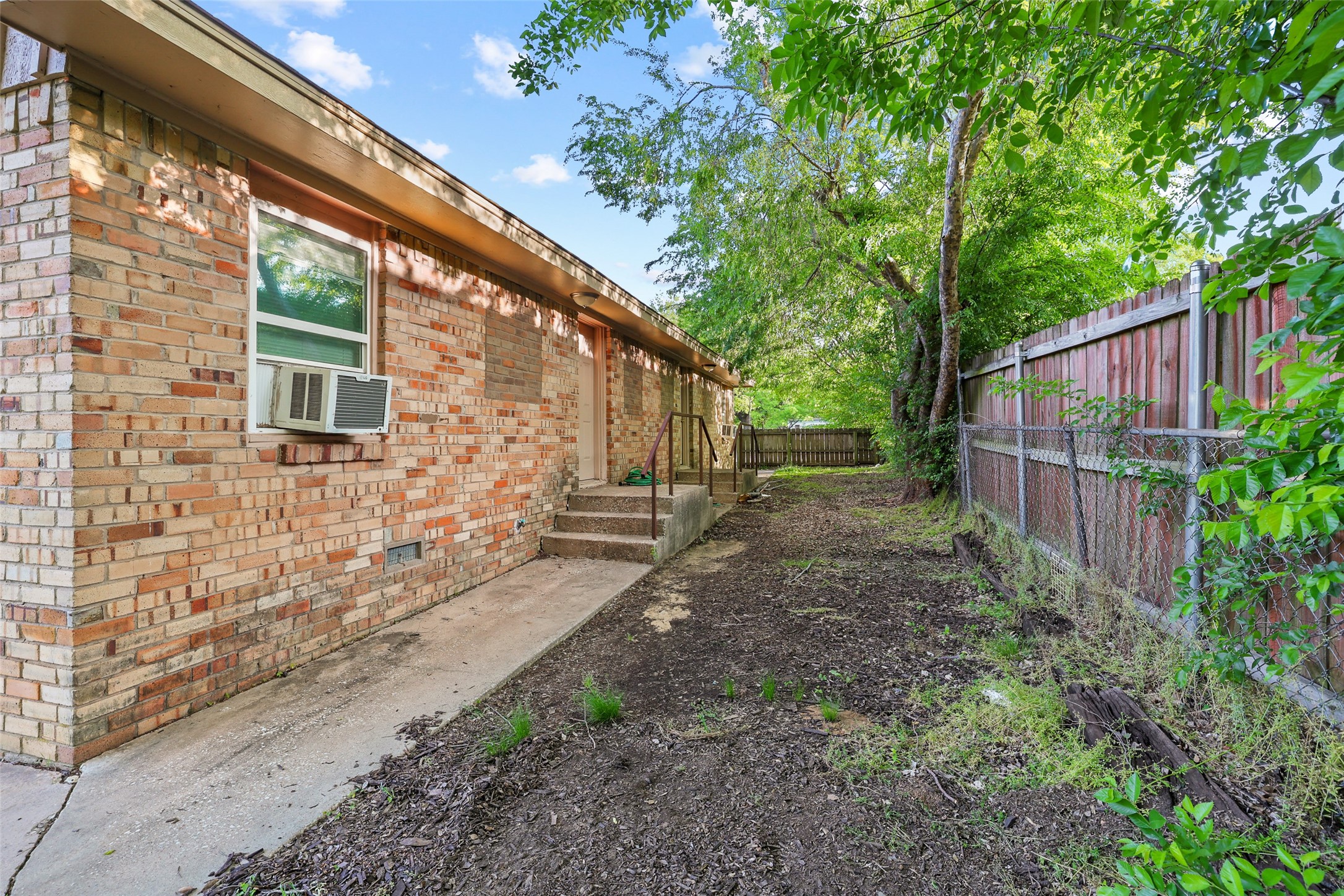 701 W Hull Street Denison TX 75020