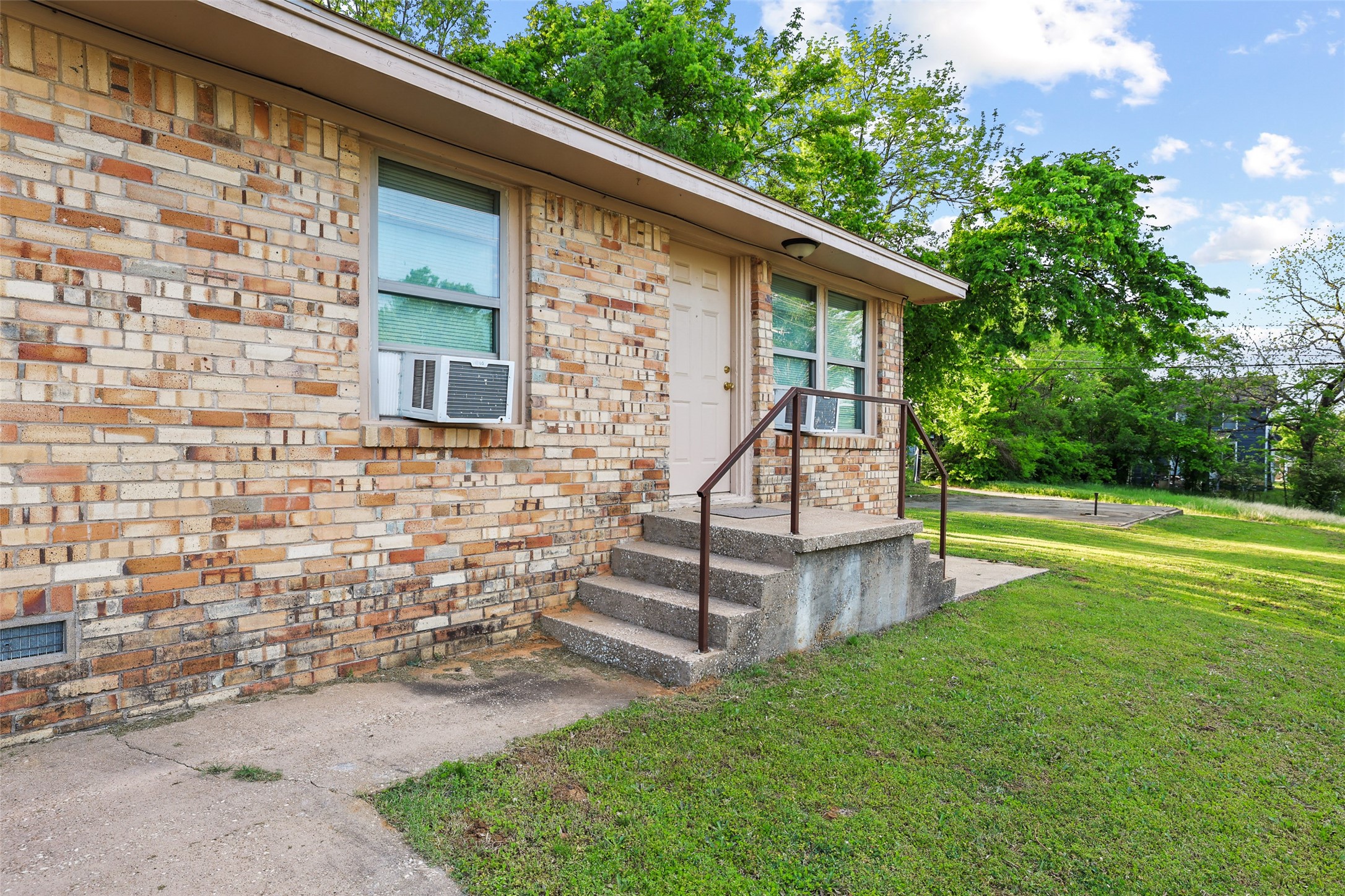 701 W Hull Street Denison TX 75020