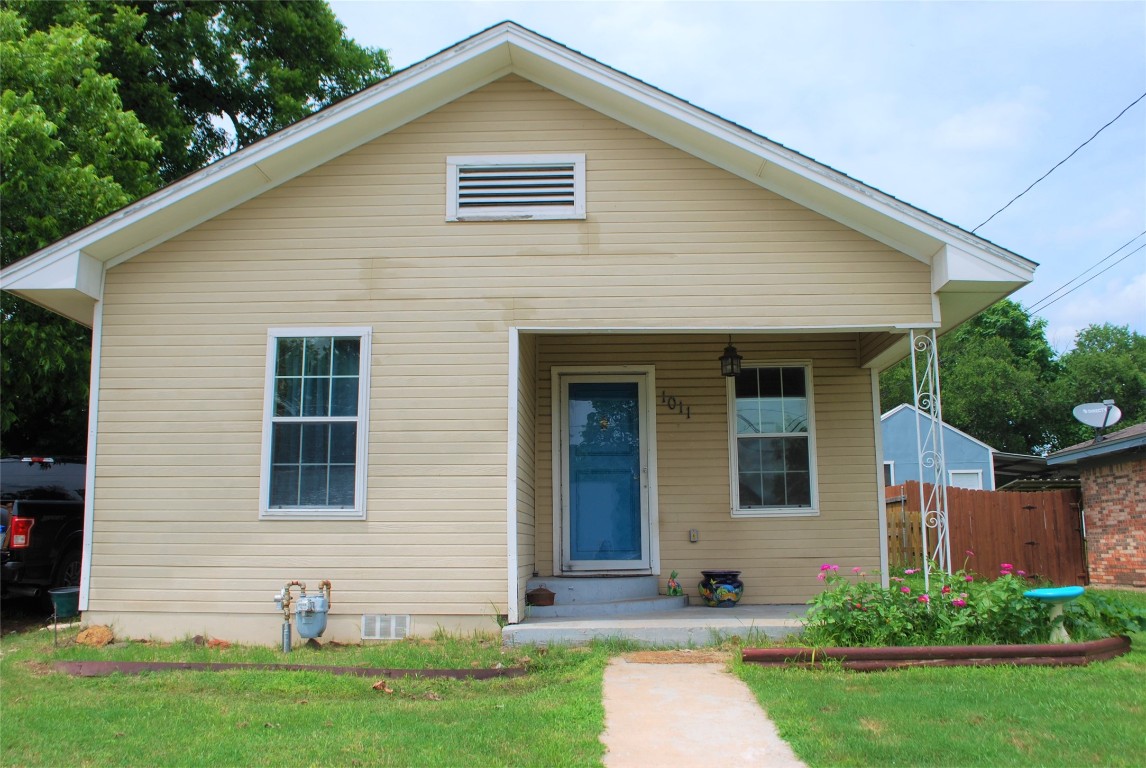 1011 W Coffin Street Denison TX 75020