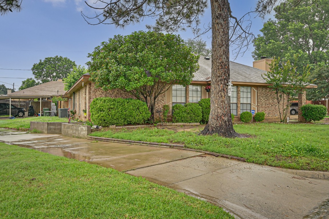 5726 Red Cactus Court Arlington TX 76017