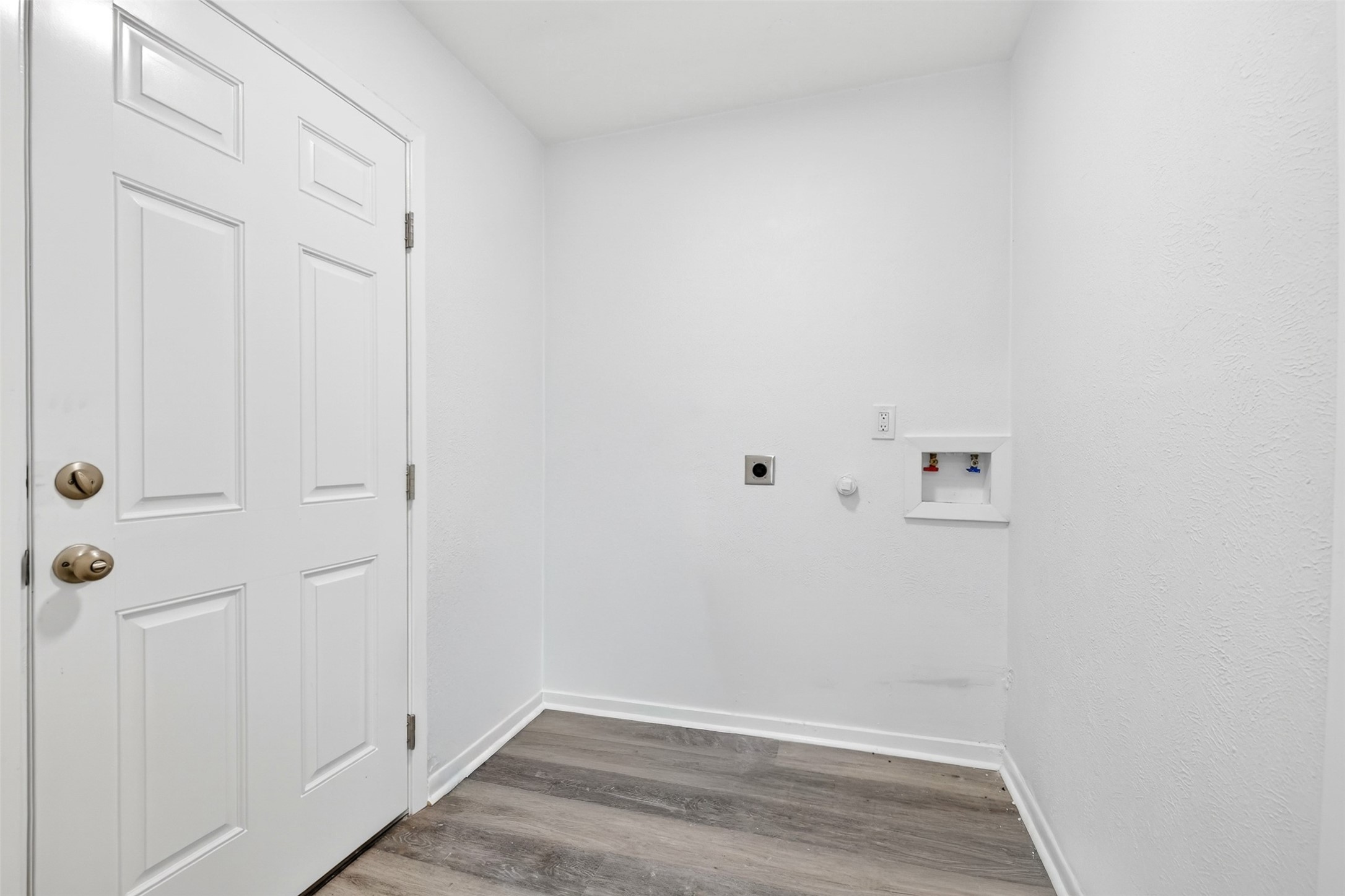 6412 Embassy Drive Forest Hill TX 76119