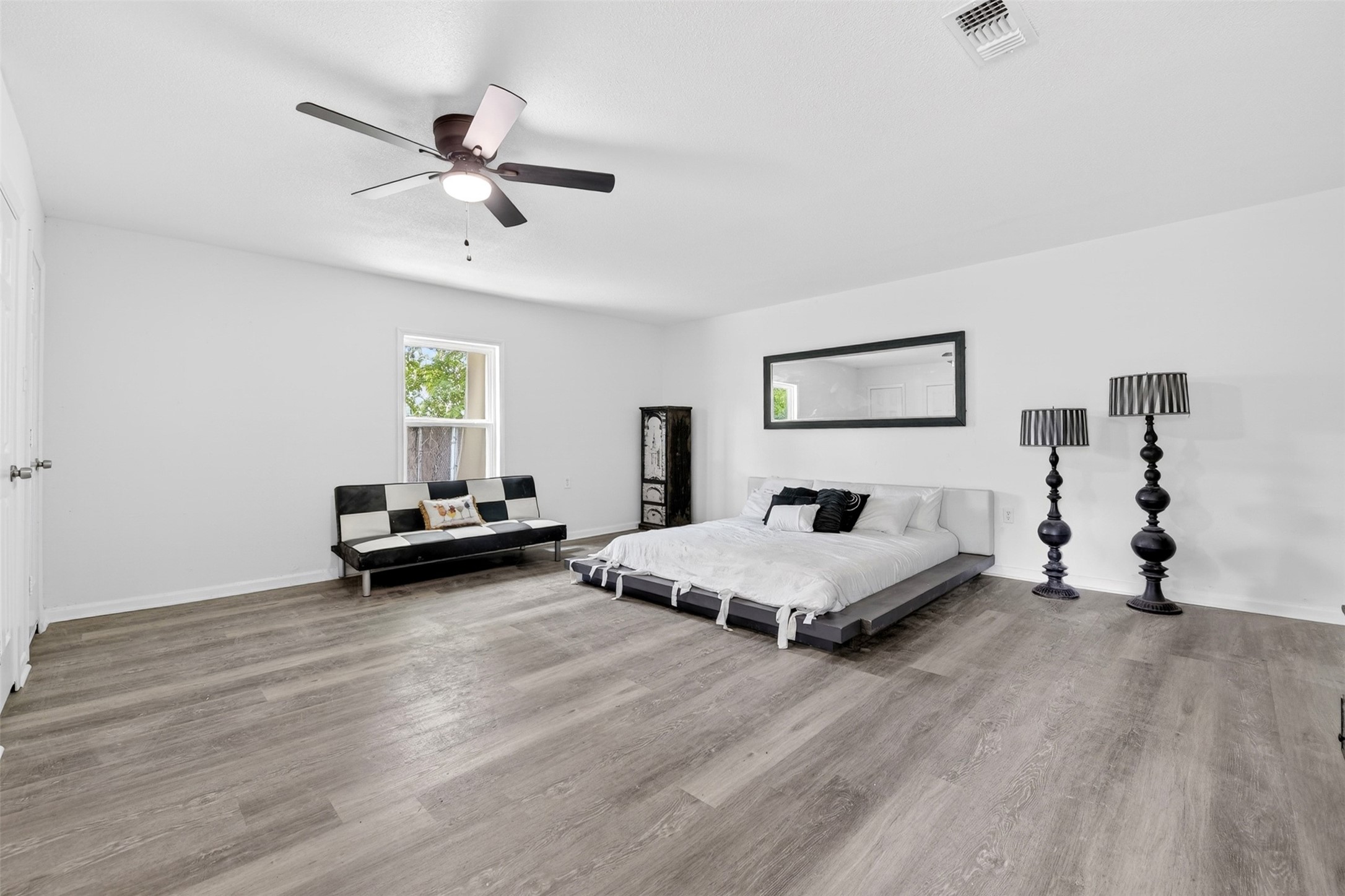 6412 Embassy Drive Forest Hill TX 76119