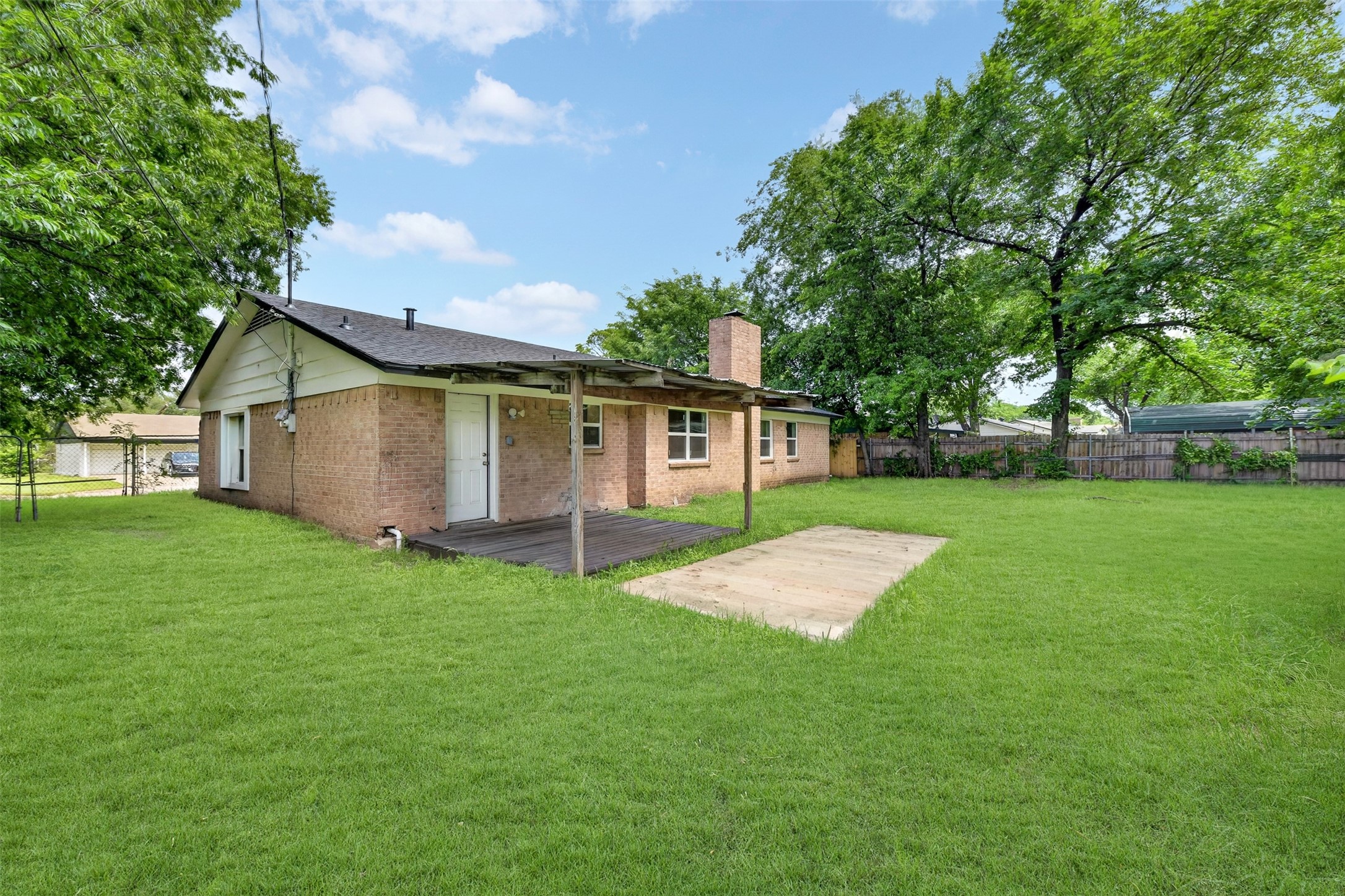 6412 Embassy Drive Forest Hill TX 76119