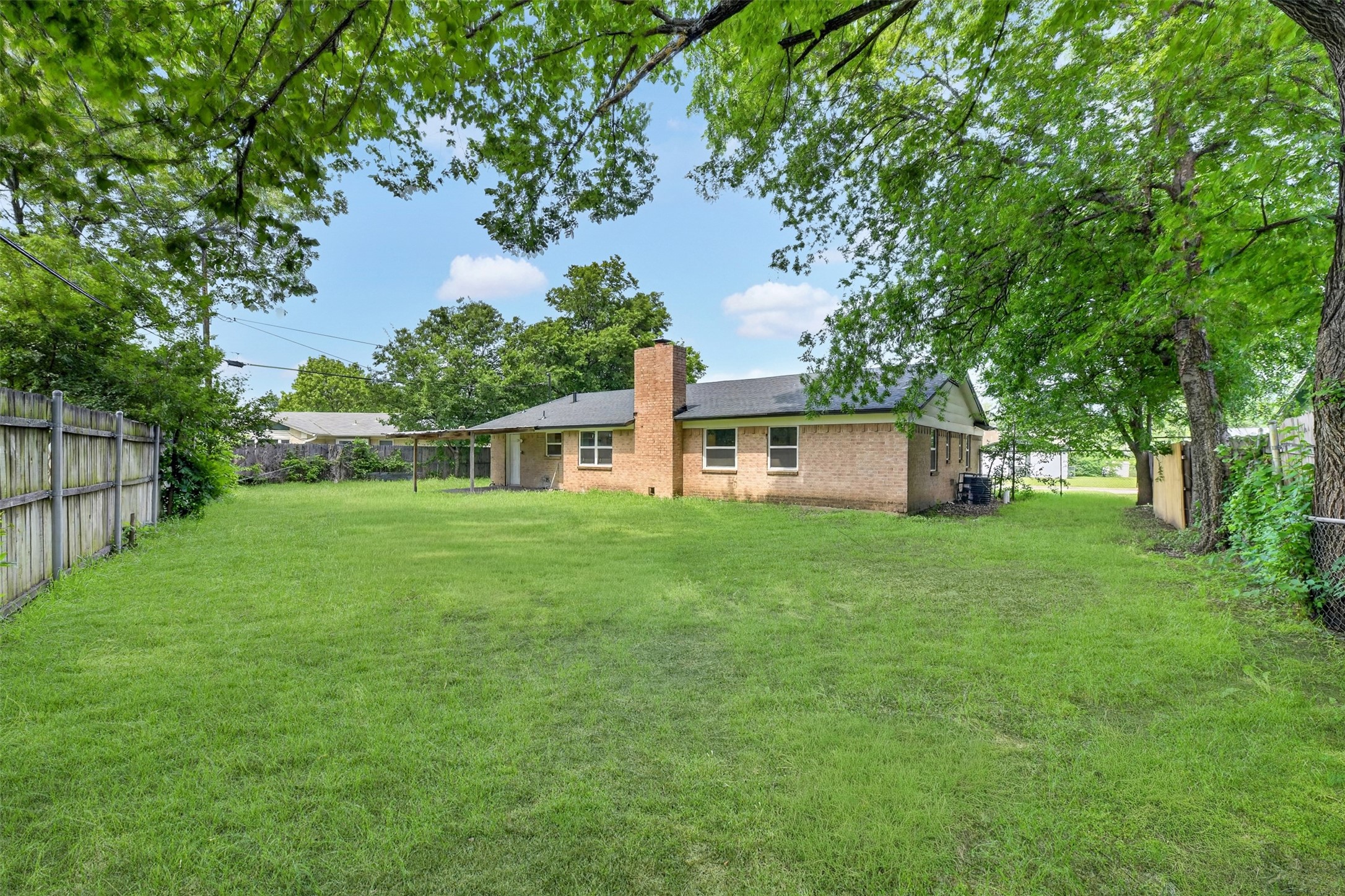 6412 Embassy Drive Forest Hill TX 76119
