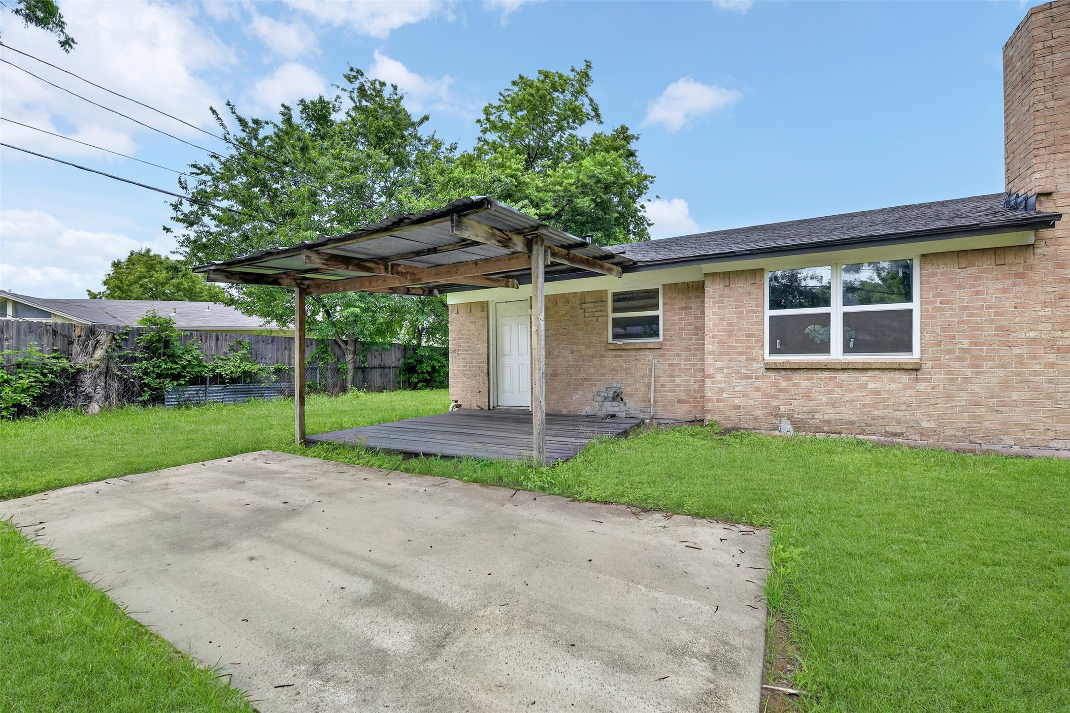 6412 Embassy Drive Forest Hill TX 76119
