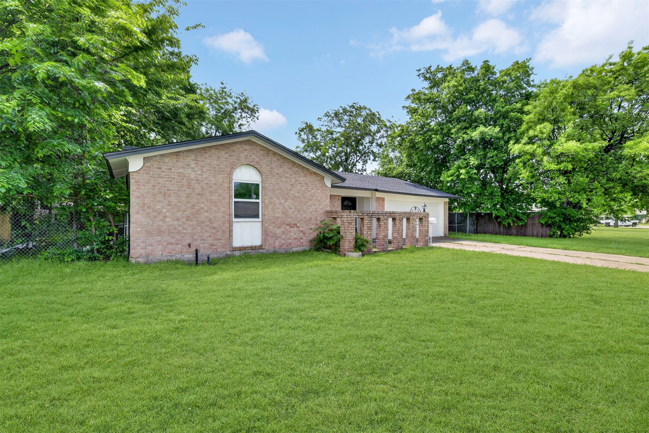 6412 Embassy Drive Forest Hill TX 76119