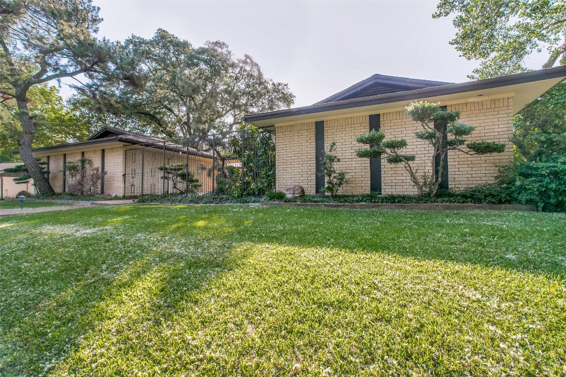 21 Mont Del Drive Benbrook TX 76132