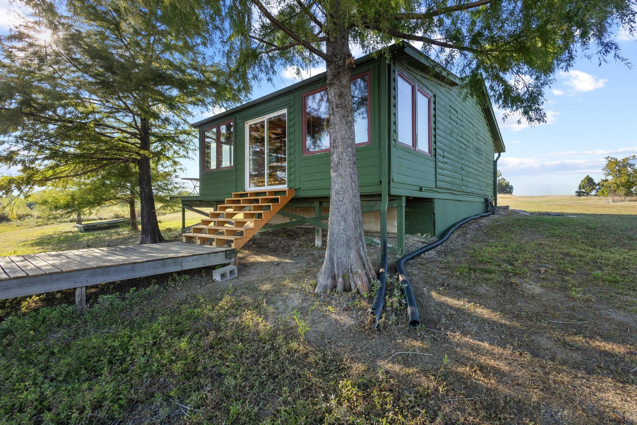 300 County Road 27100 Honey Grove TX 75446