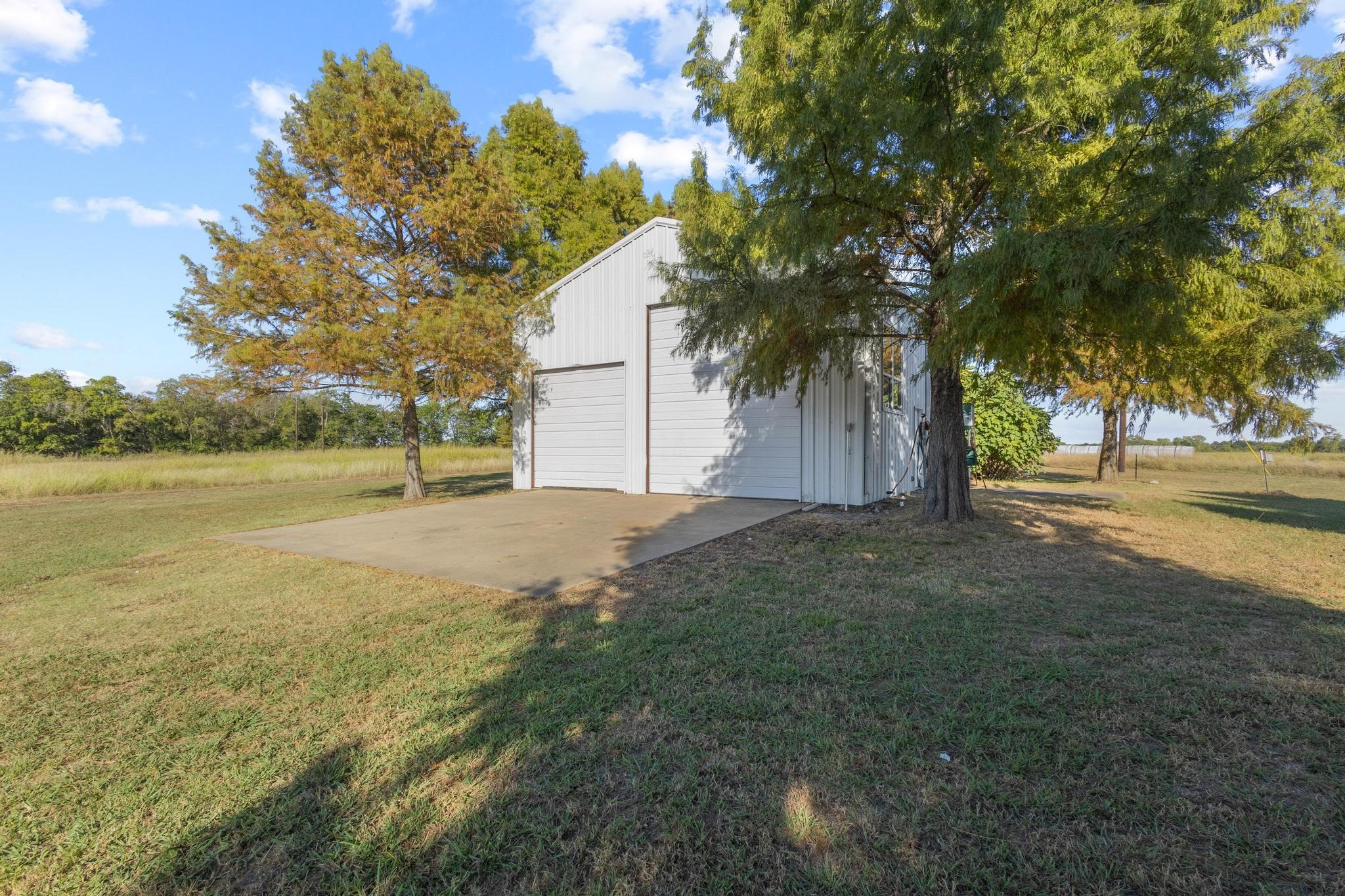 300 County Road 27100 Honey Grove TX 75446