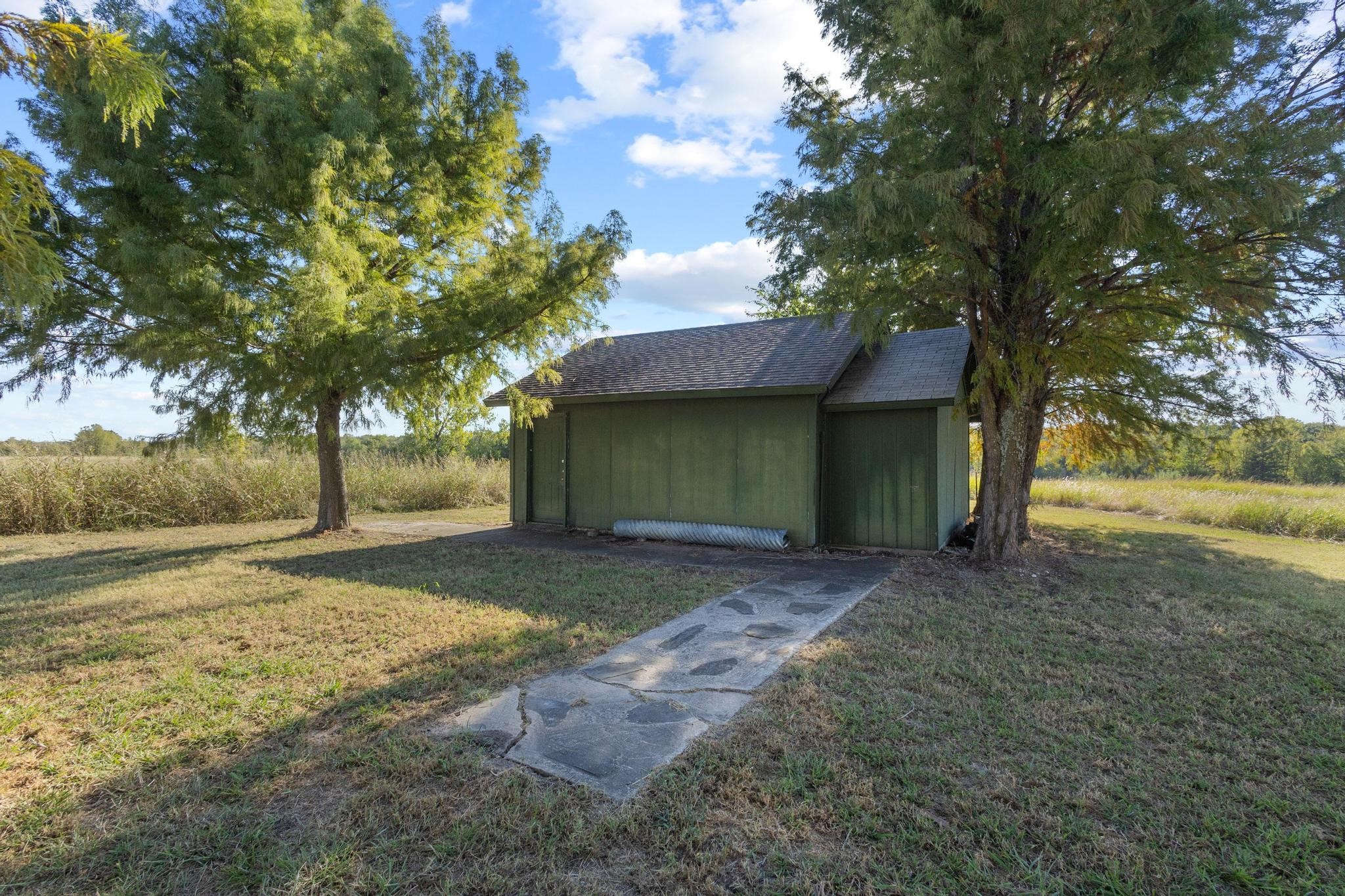 300 County Road 27100 Honey Grove TX 75446