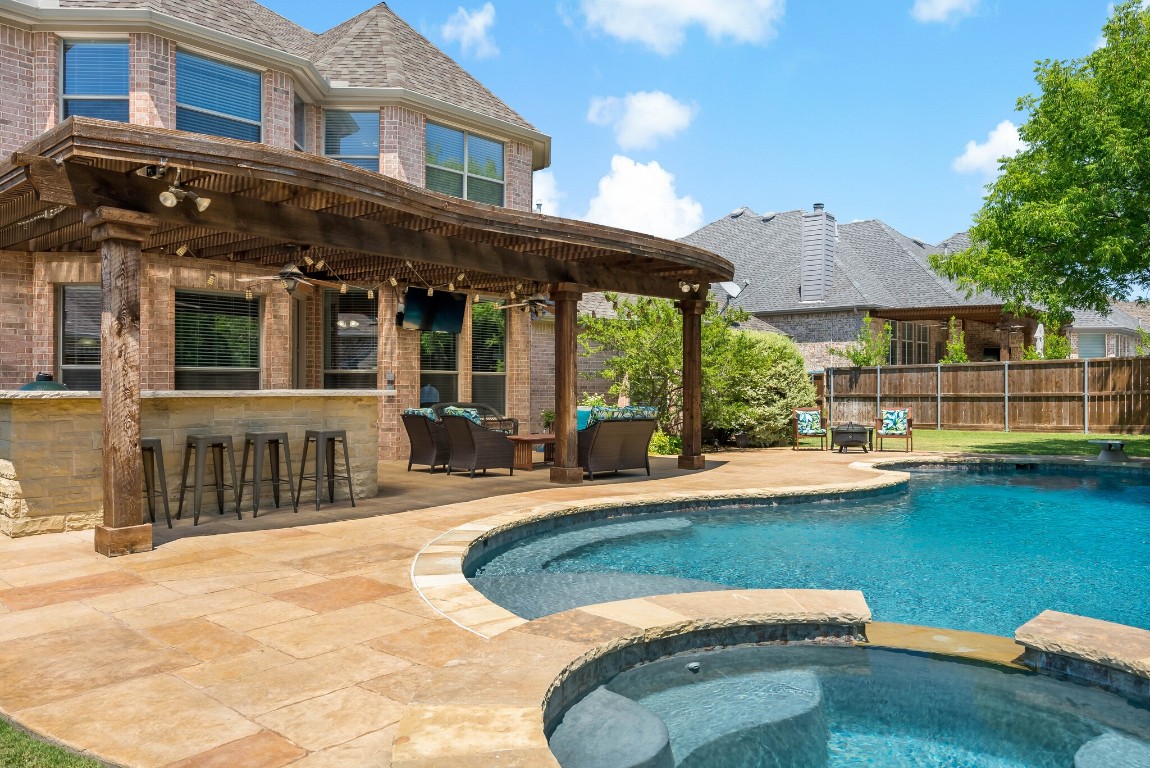 813 Woodcliff Drive Mckinney TX 75072