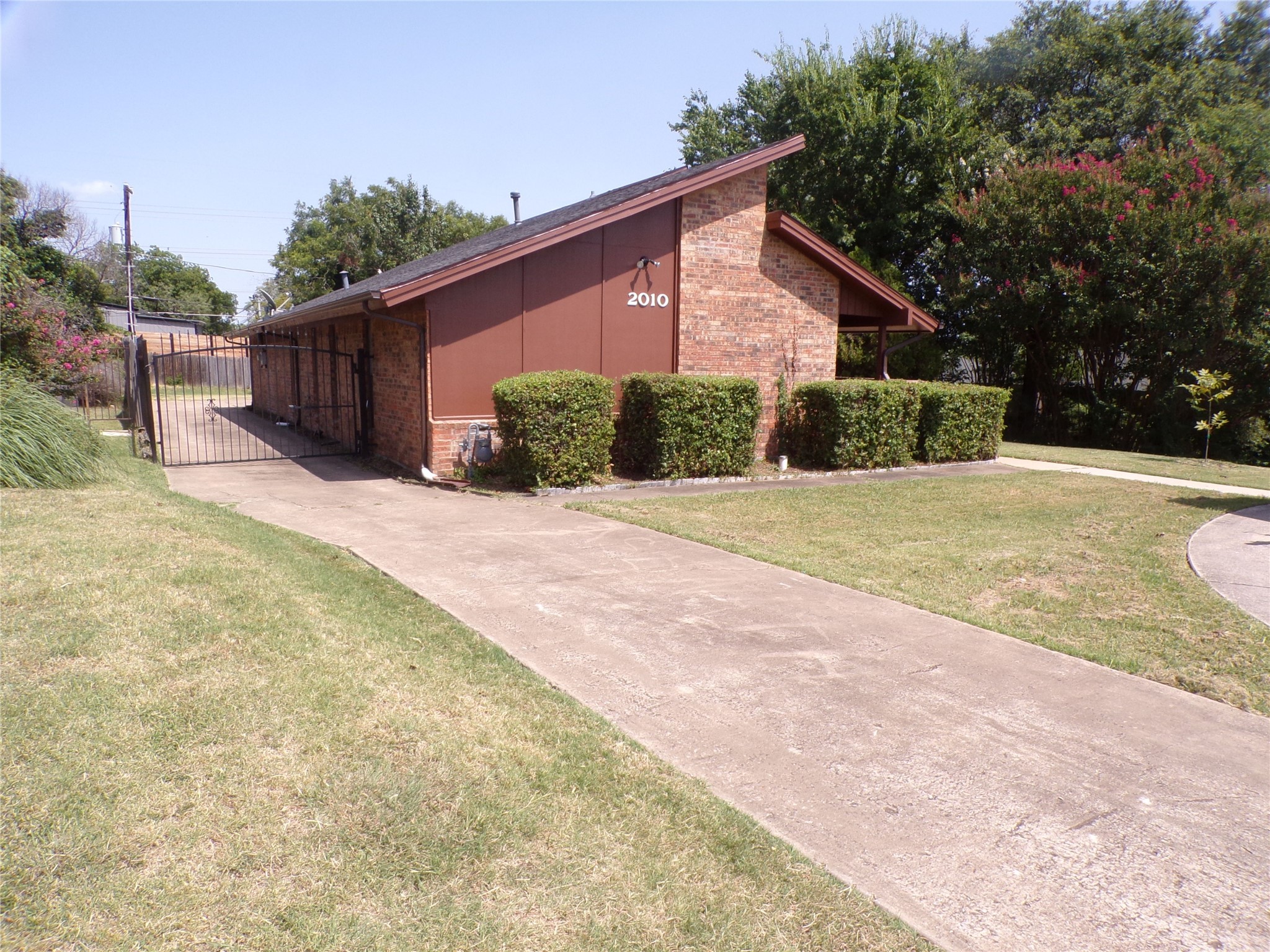 2010 Klondike Street Grand Prairie TX 75050