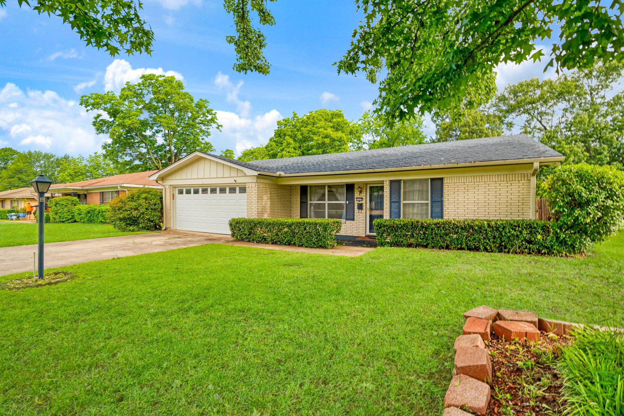 3225 E Houston Street Paris TX 75460