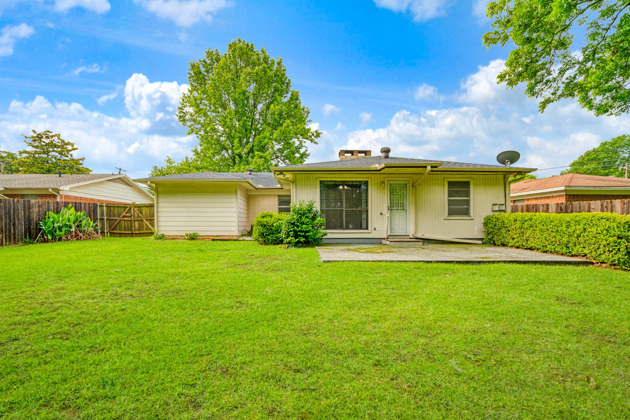3225 E Houston Street Paris TX 75460