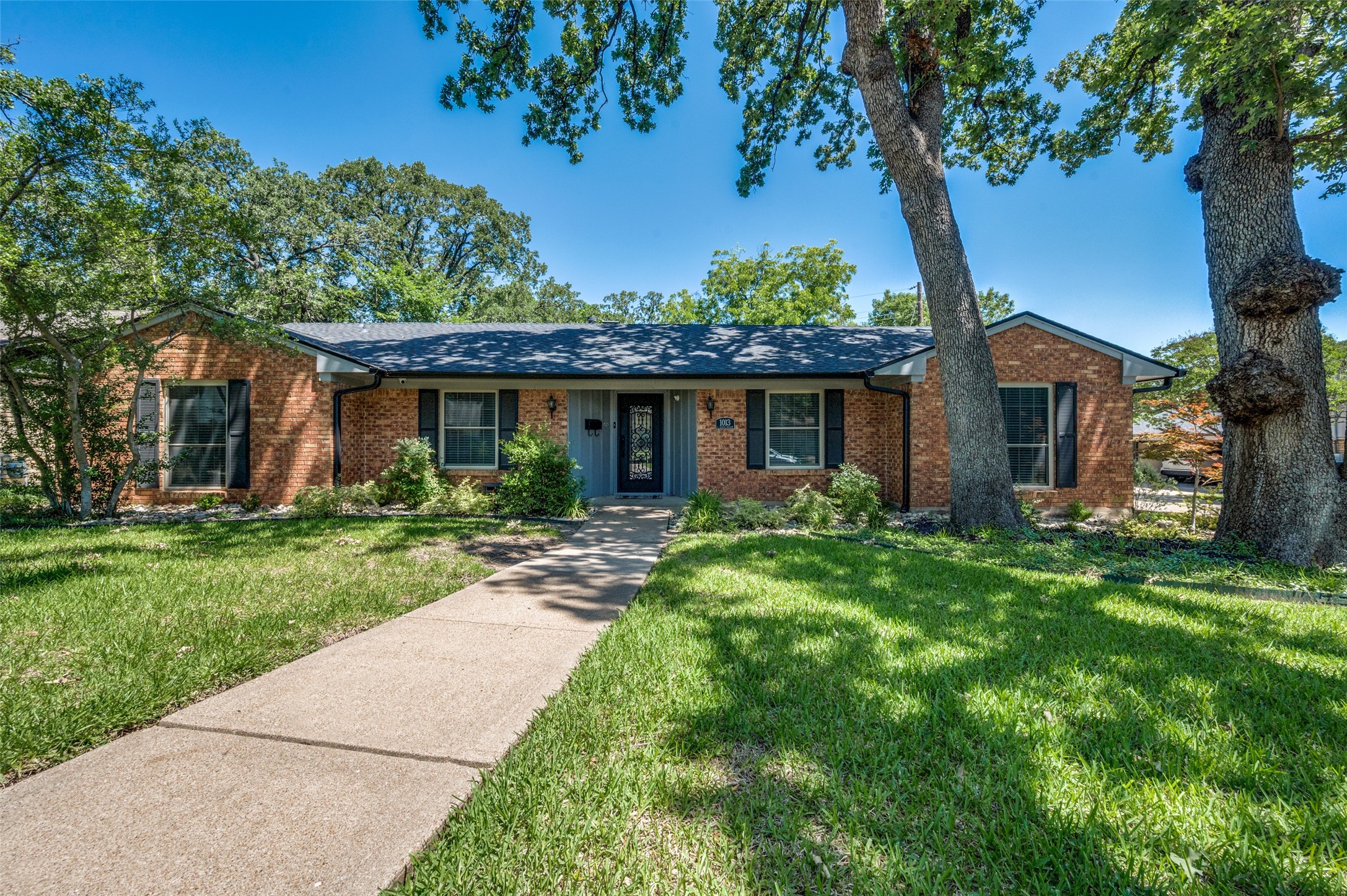 1013 Sleepy Hollow Drive S Irving TX 75061