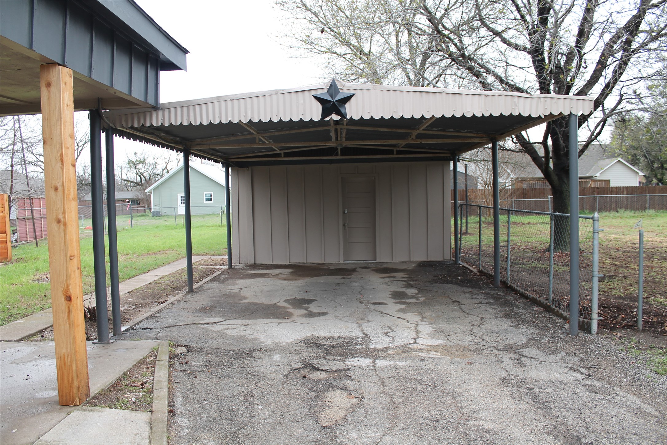 104 S Hubbard Street Alvord TX 76225