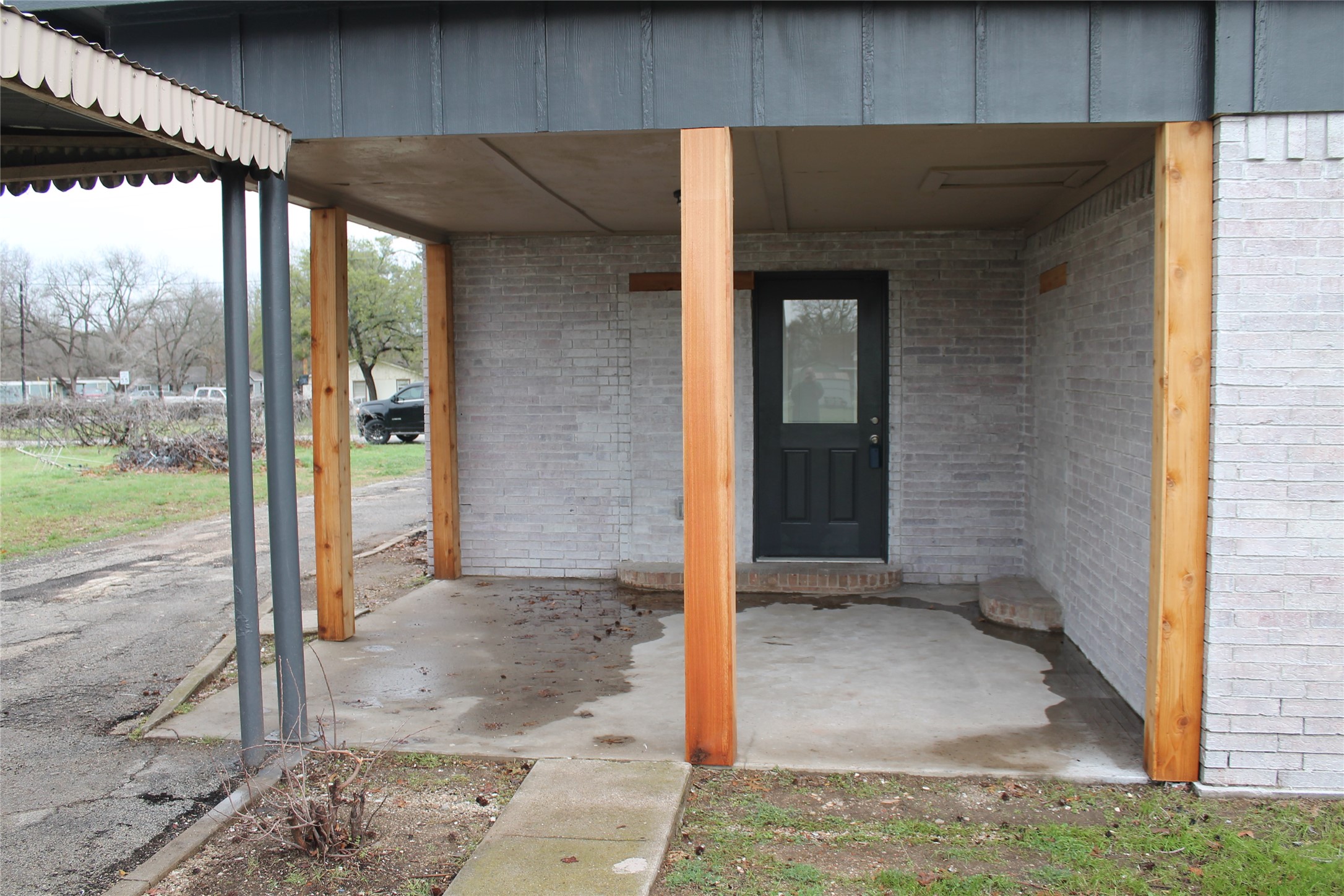 104 S Hubbard Street Alvord TX 76225
