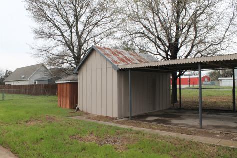 104 S Hubbard Street Alvord TX 76225