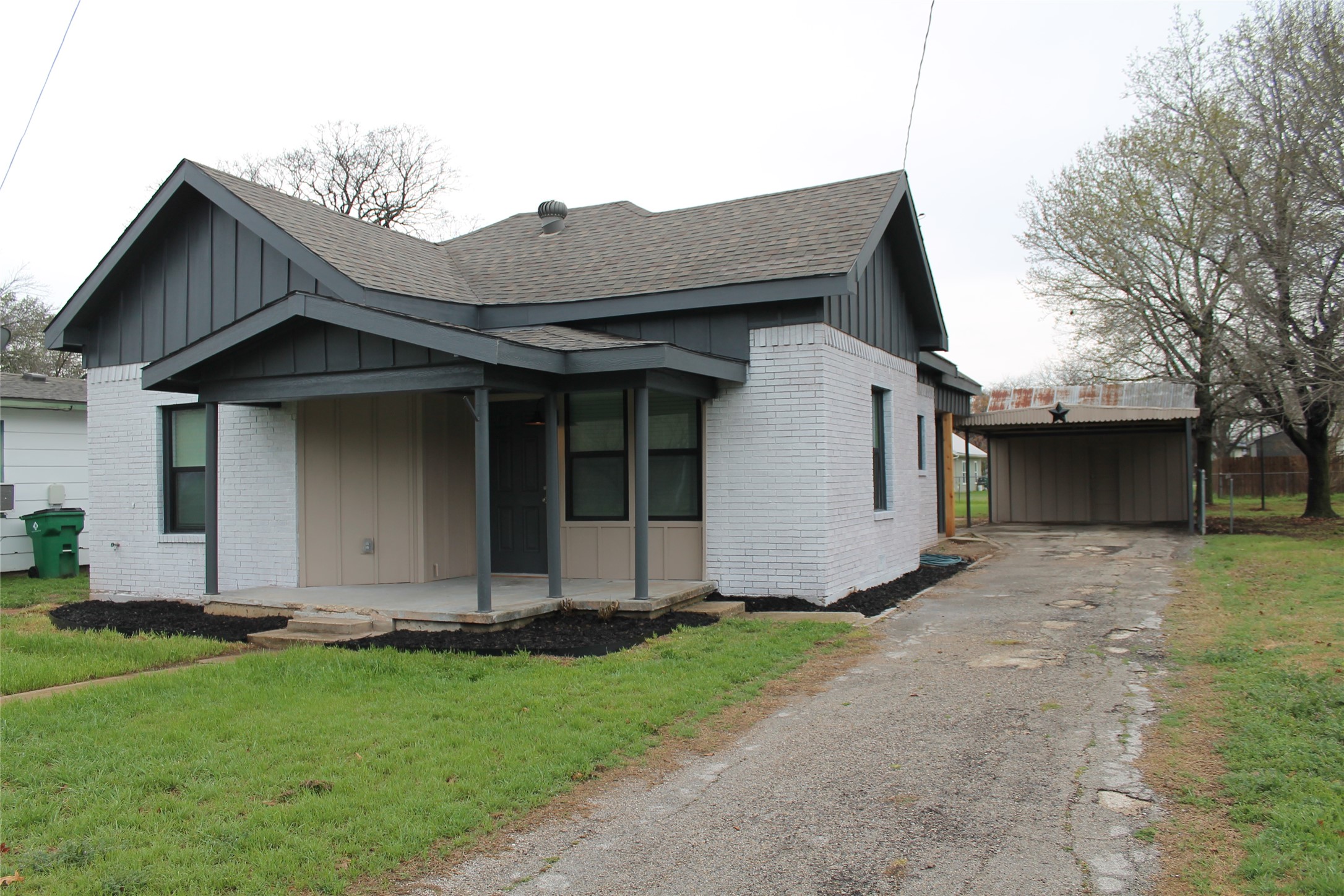 104 S Hubbard Street Alvord TX 76225