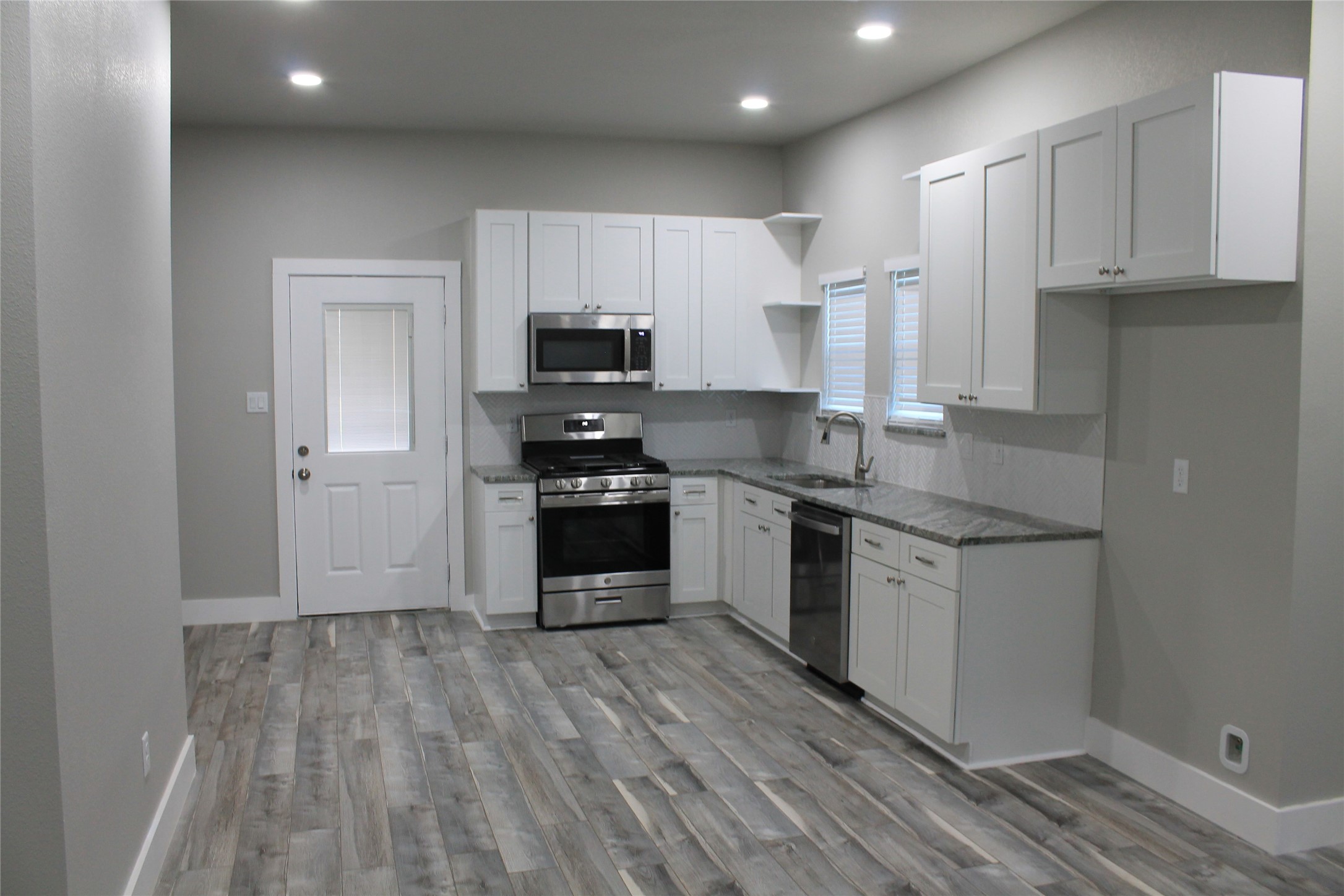 104 S Hubbard Street Alvord TX 76225