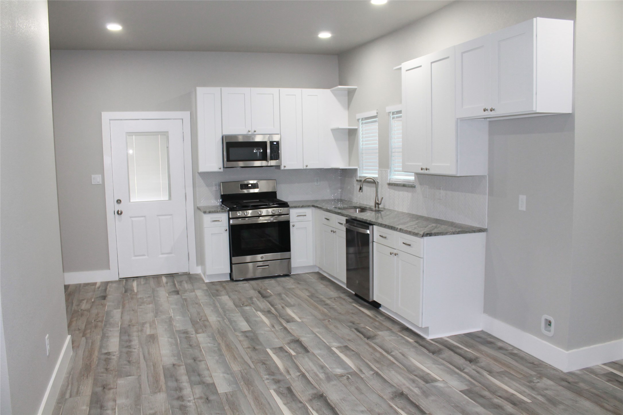 104 S Hubbard Street Alvord TX 76225