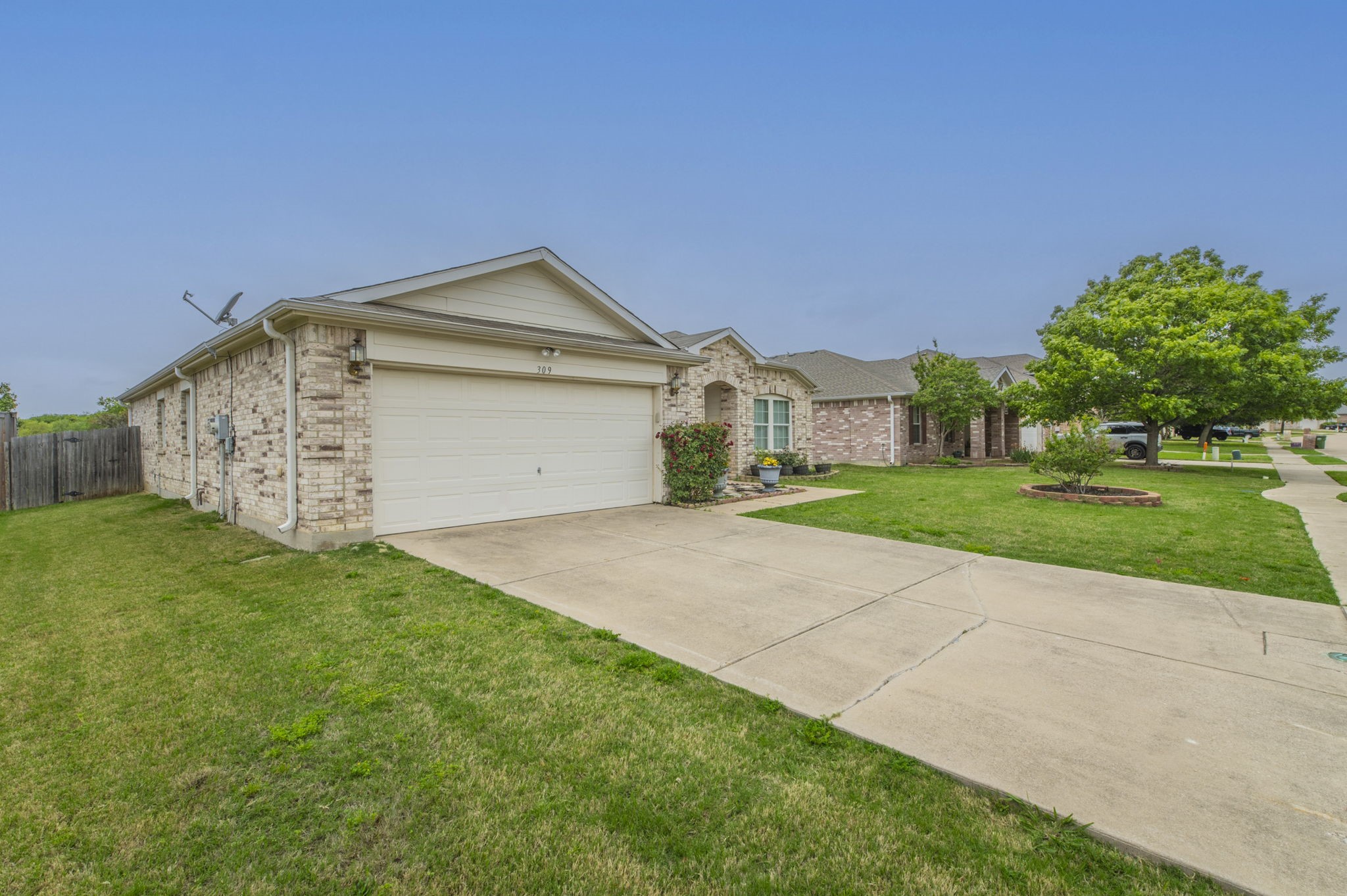 309 Broken Arrow Krum TX 76249