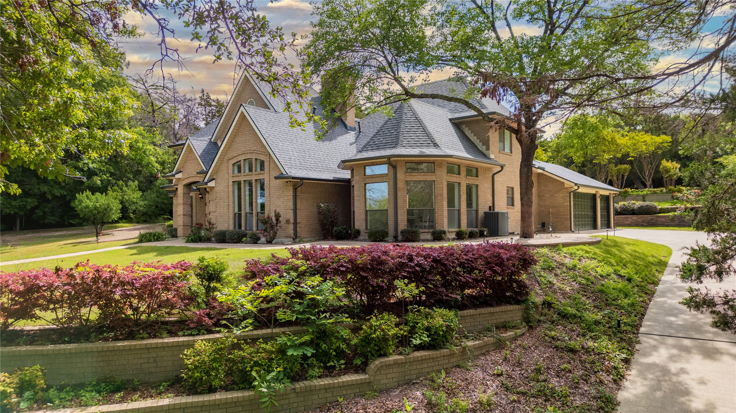 1254 Whispering Oaks Drive Desoto TX 75115