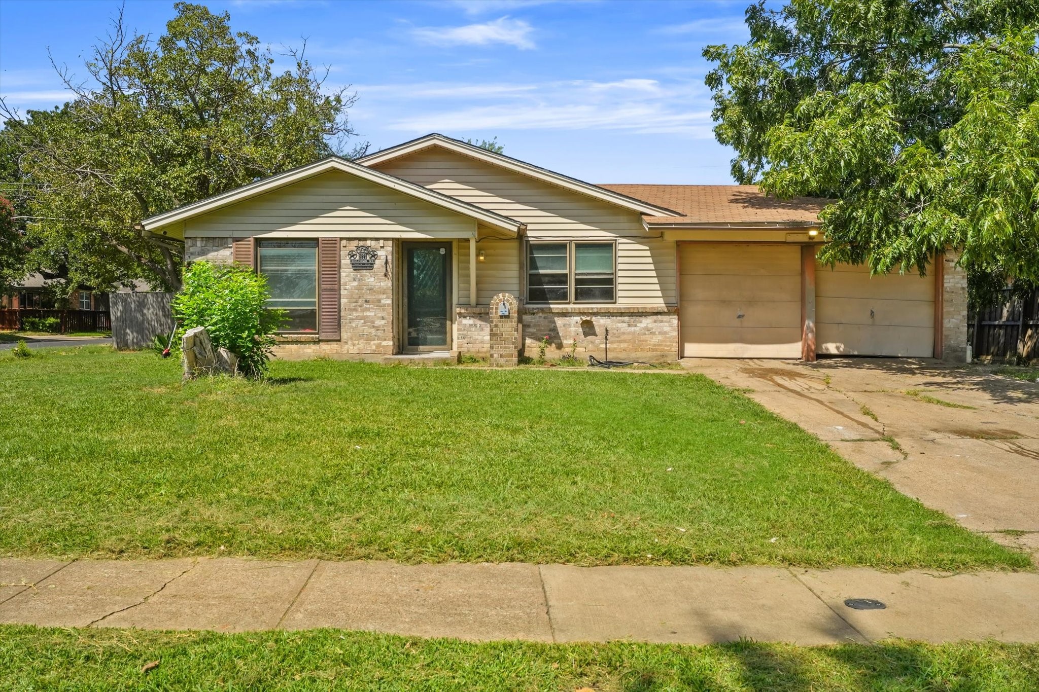 1927 Holcomb Road Dallas TX 75217