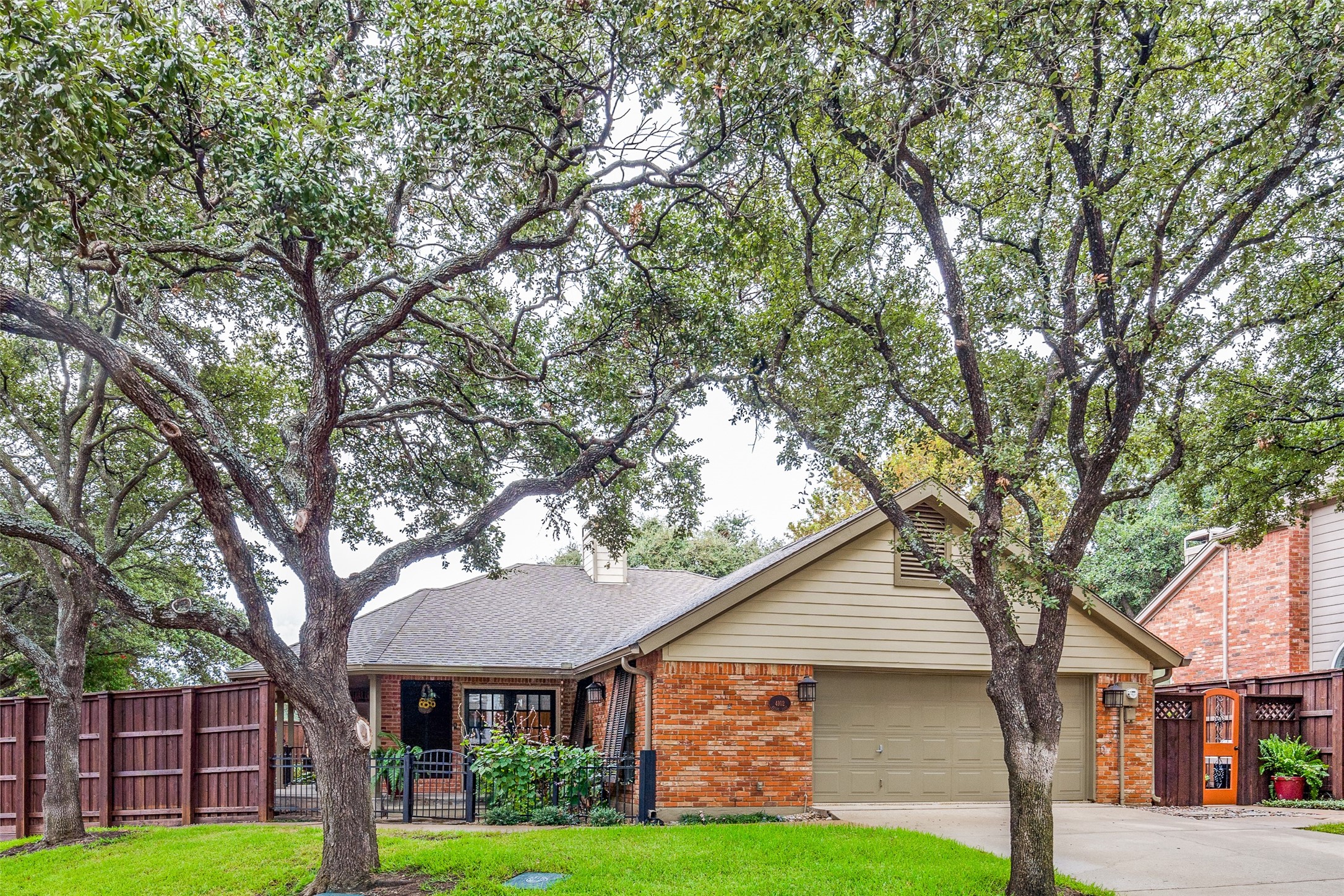 4102 Azure Lane Addison TX 75001