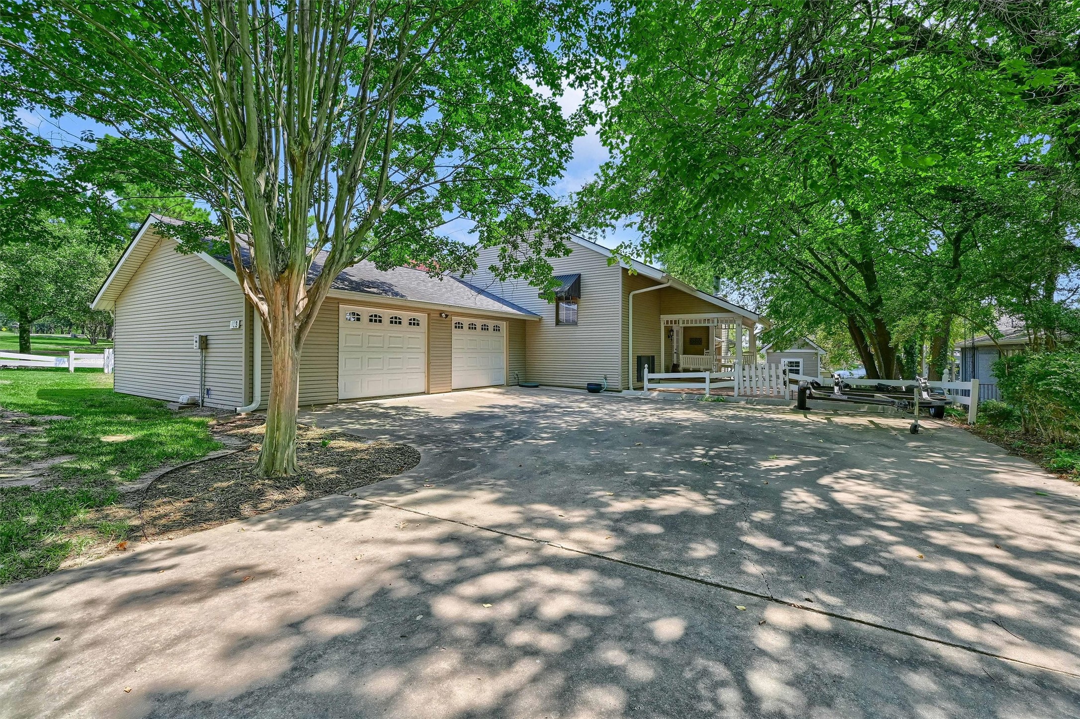 203 Kiowa Drive W Lake Kiowa TX 76240