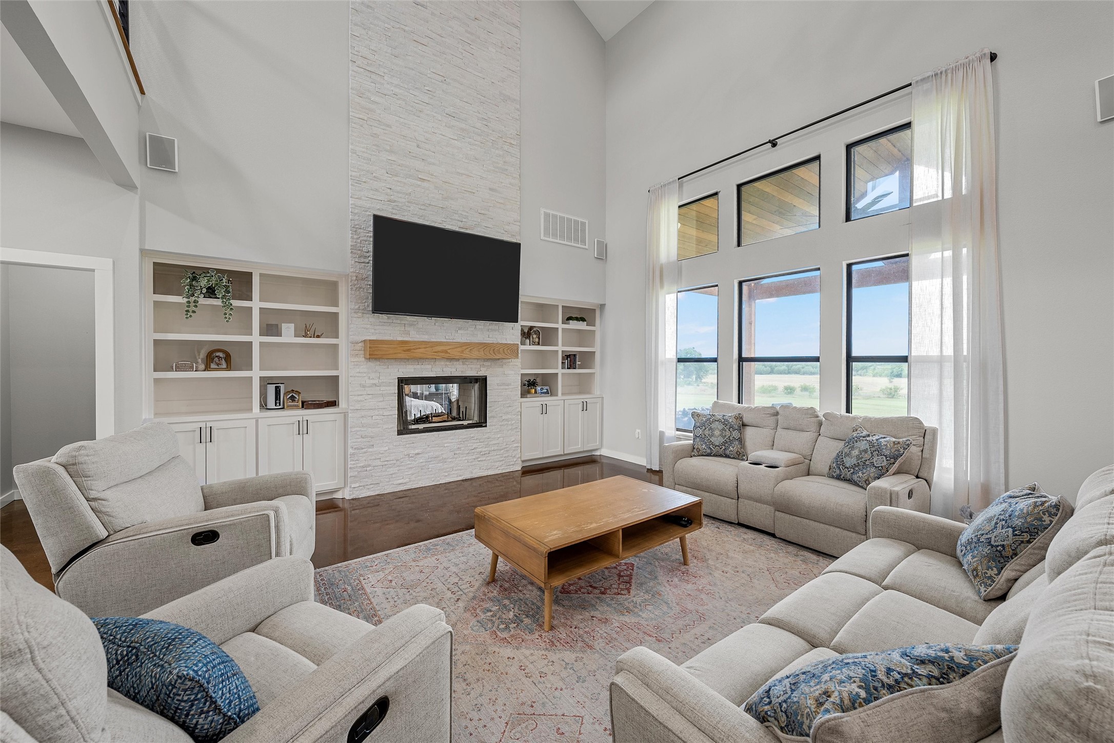 1097 Oak Knoll Lane Elm Mott TX 76640