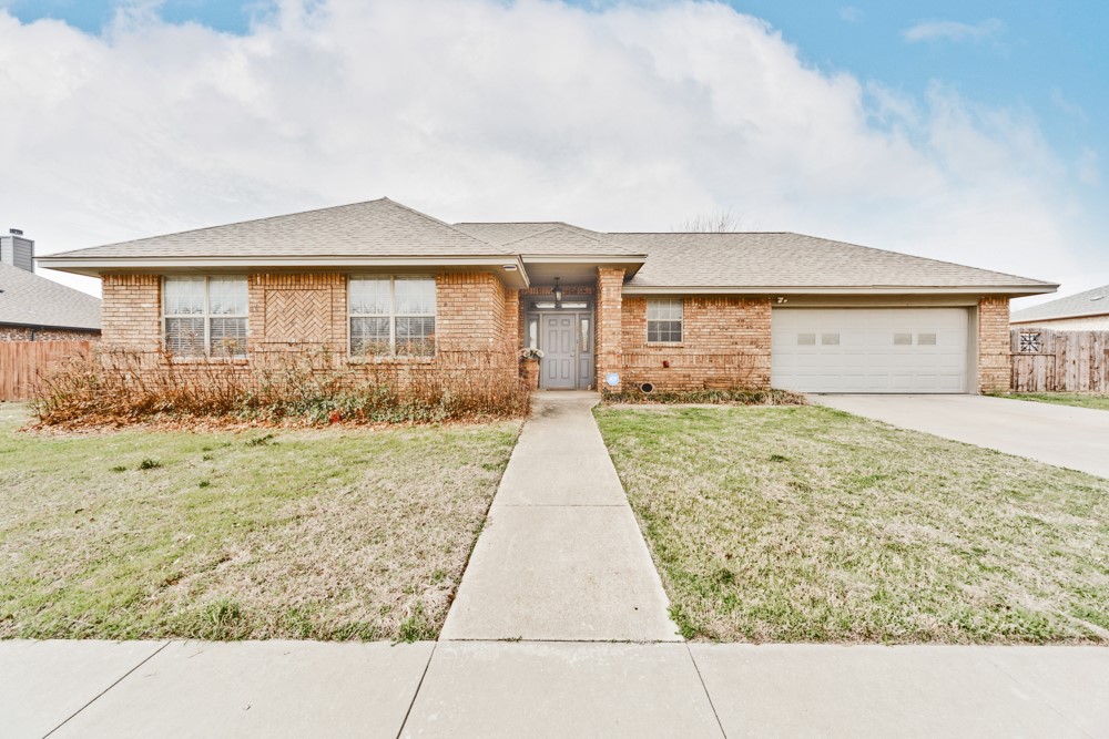 704 Pillar Street Bowie TX 76230