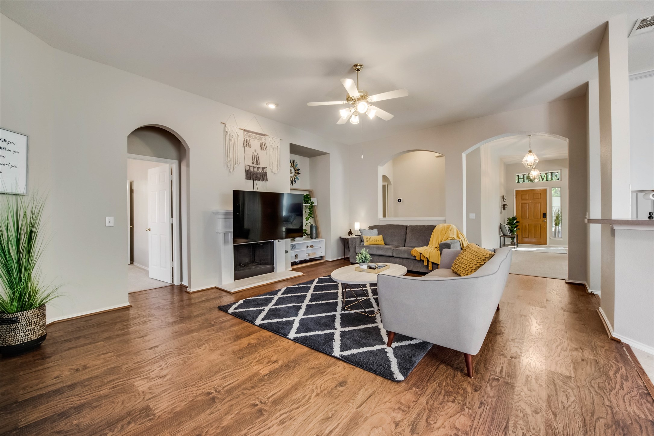 2732 Excalibur Drive Grand Prairie TX 75052