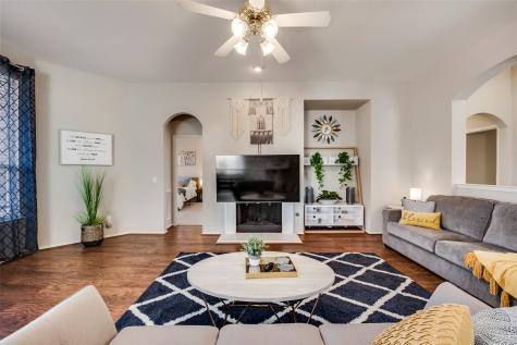 2732 Excalibur Drive Grand Prairie TX 75052
