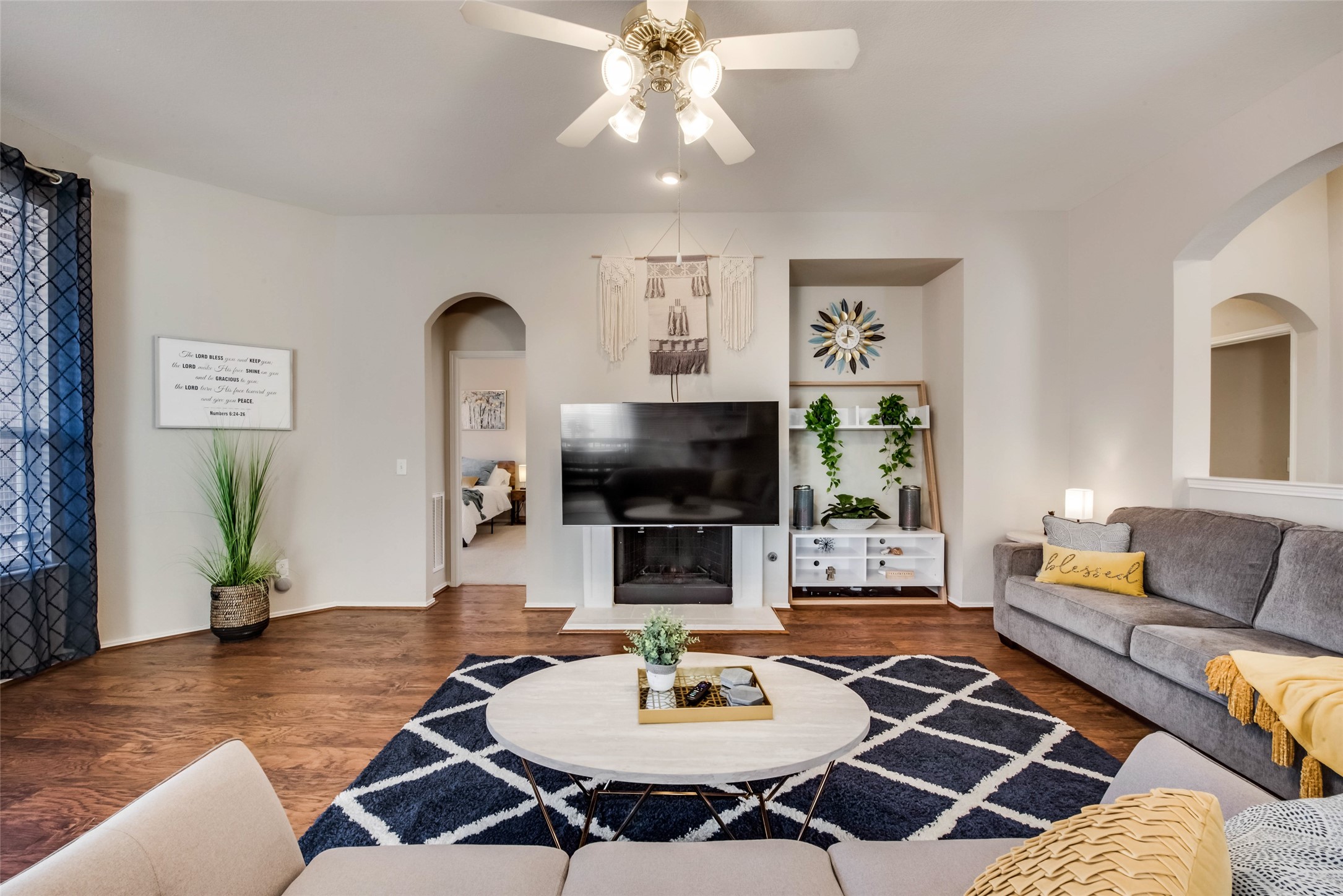2732 Excalibur Drive Grand Prairie TX 75052