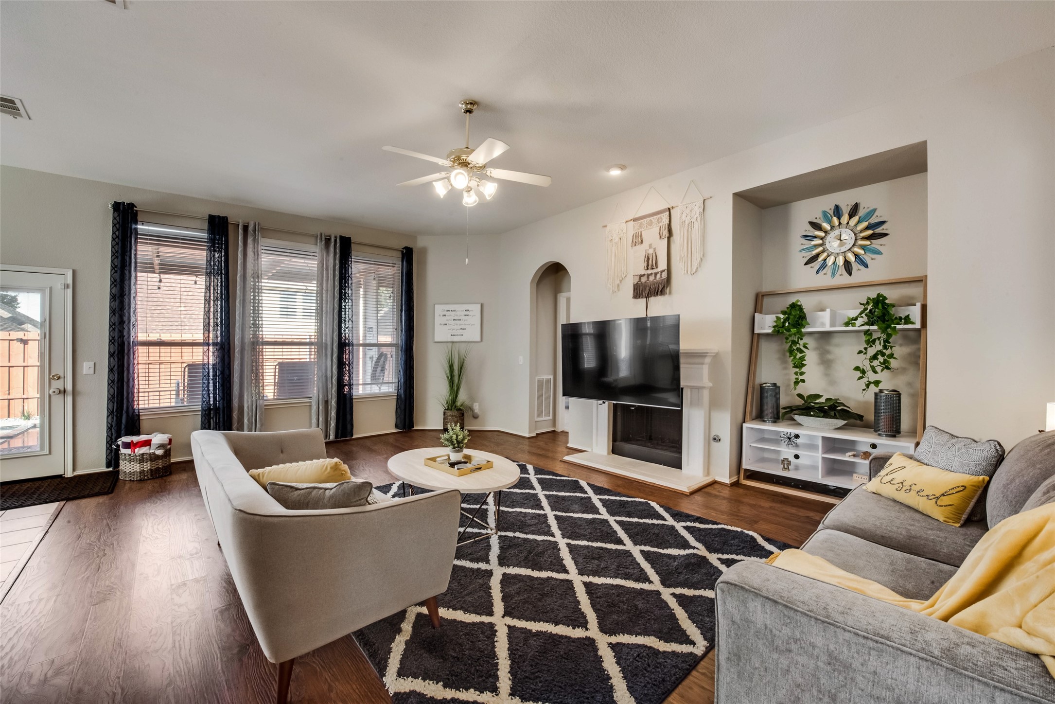 2732 Excalibur Drive Grand Prairie TX 75052