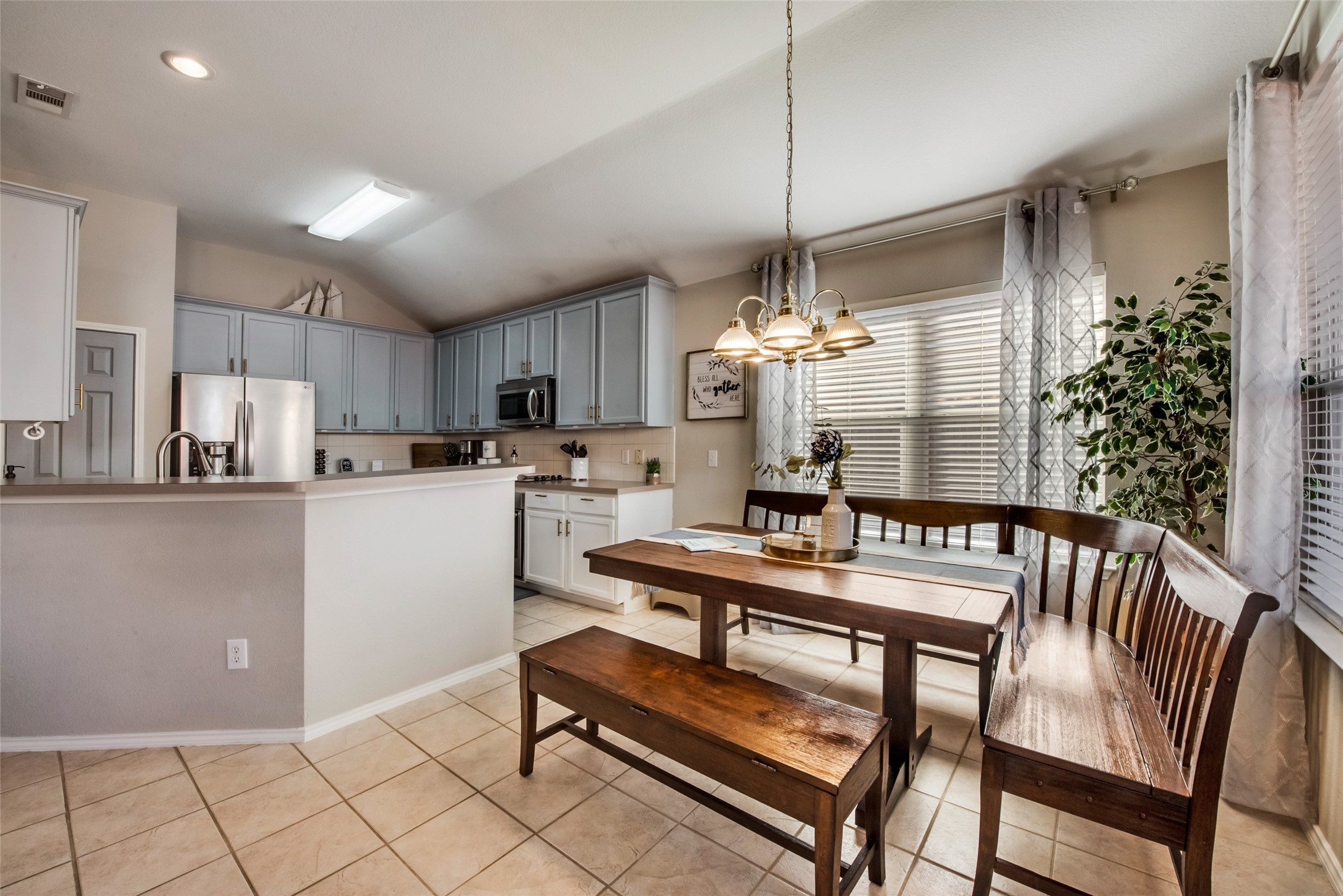 2732 Excalibur Drive Grand Prairie TX 75052