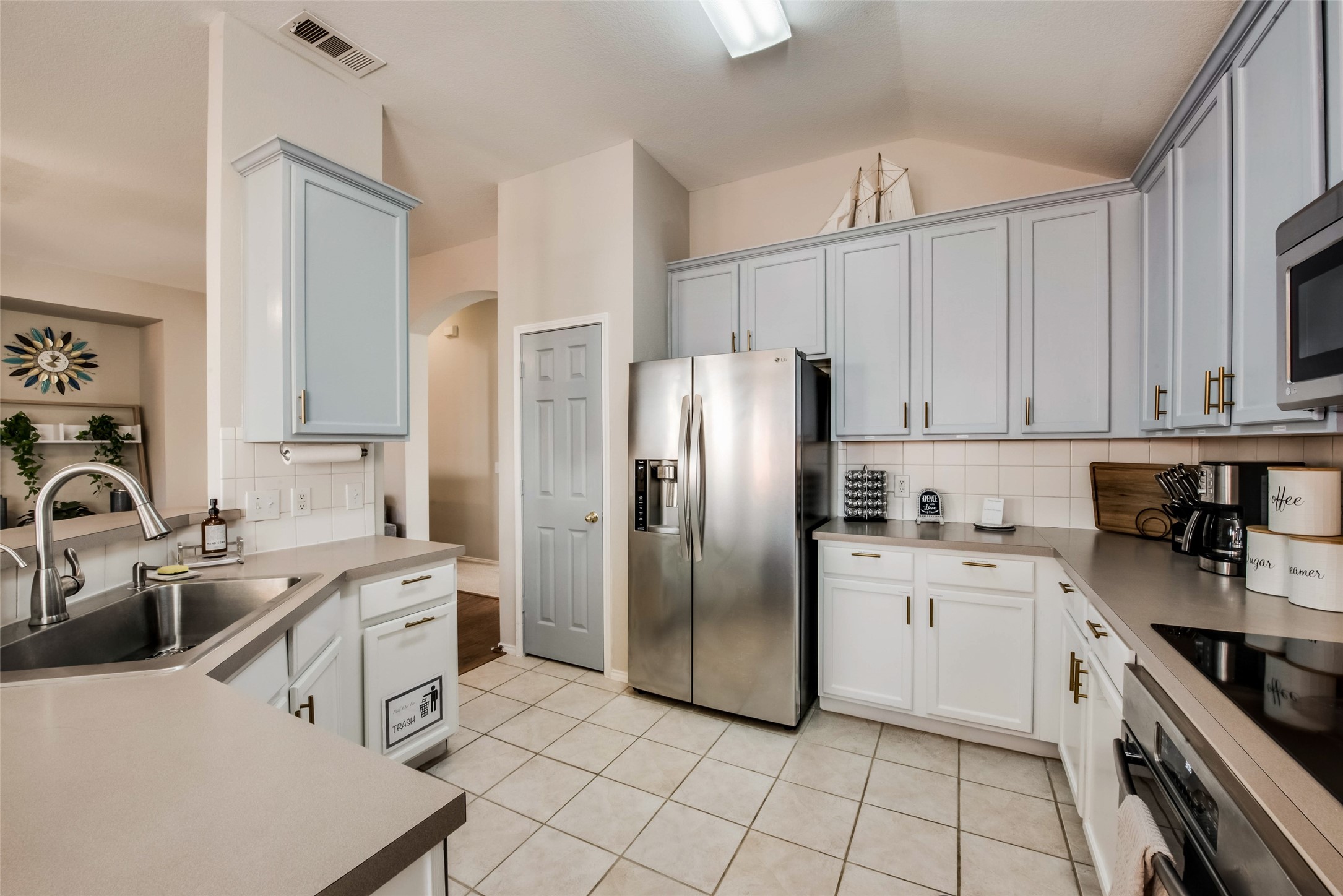 2732 Excalibur Drive Grand Prairie TX 75052