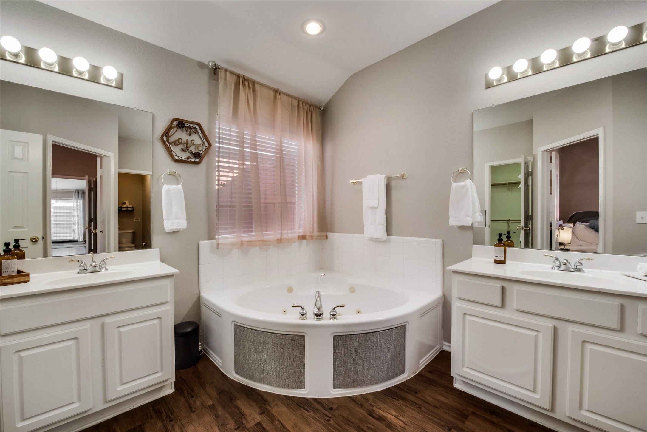 2732 Excalibur Drive Grand Prairie TX 75052