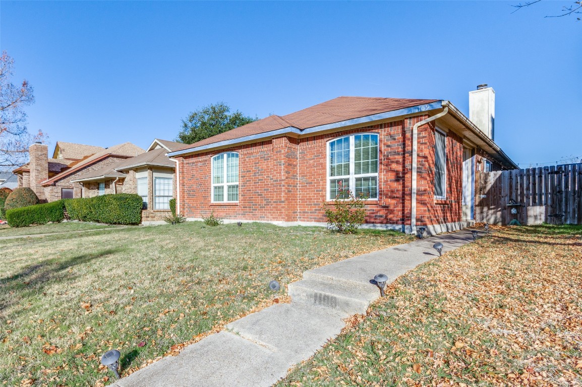 1109 Southpointe Drive Desoto TX 75115