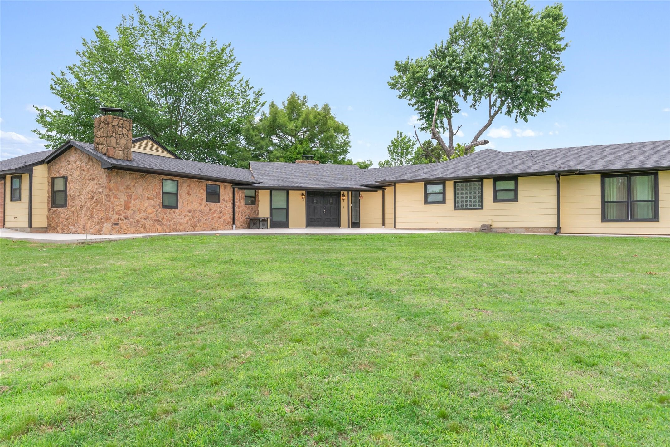 1203 N Spring Street Grand Saline TX 75140