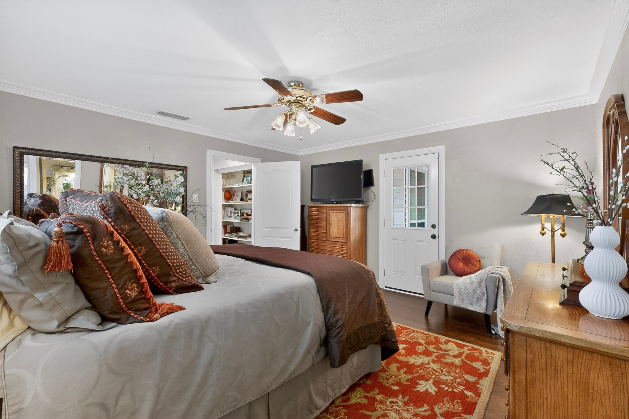 1021 Holland Drive Garland TX 75040