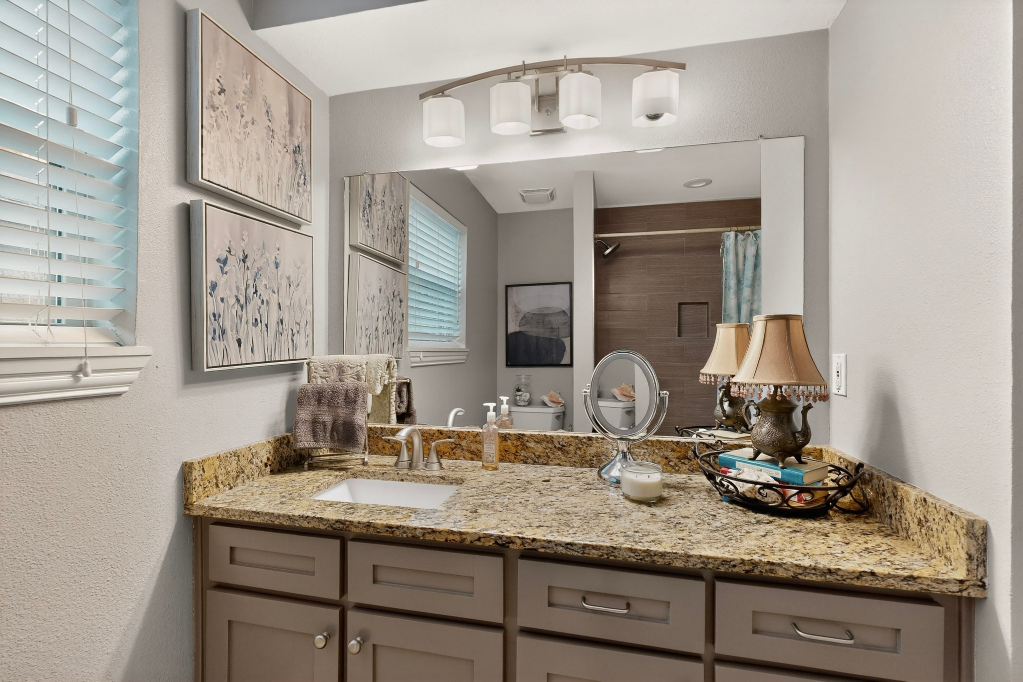 1021 Holland Drive Garland TX 75040